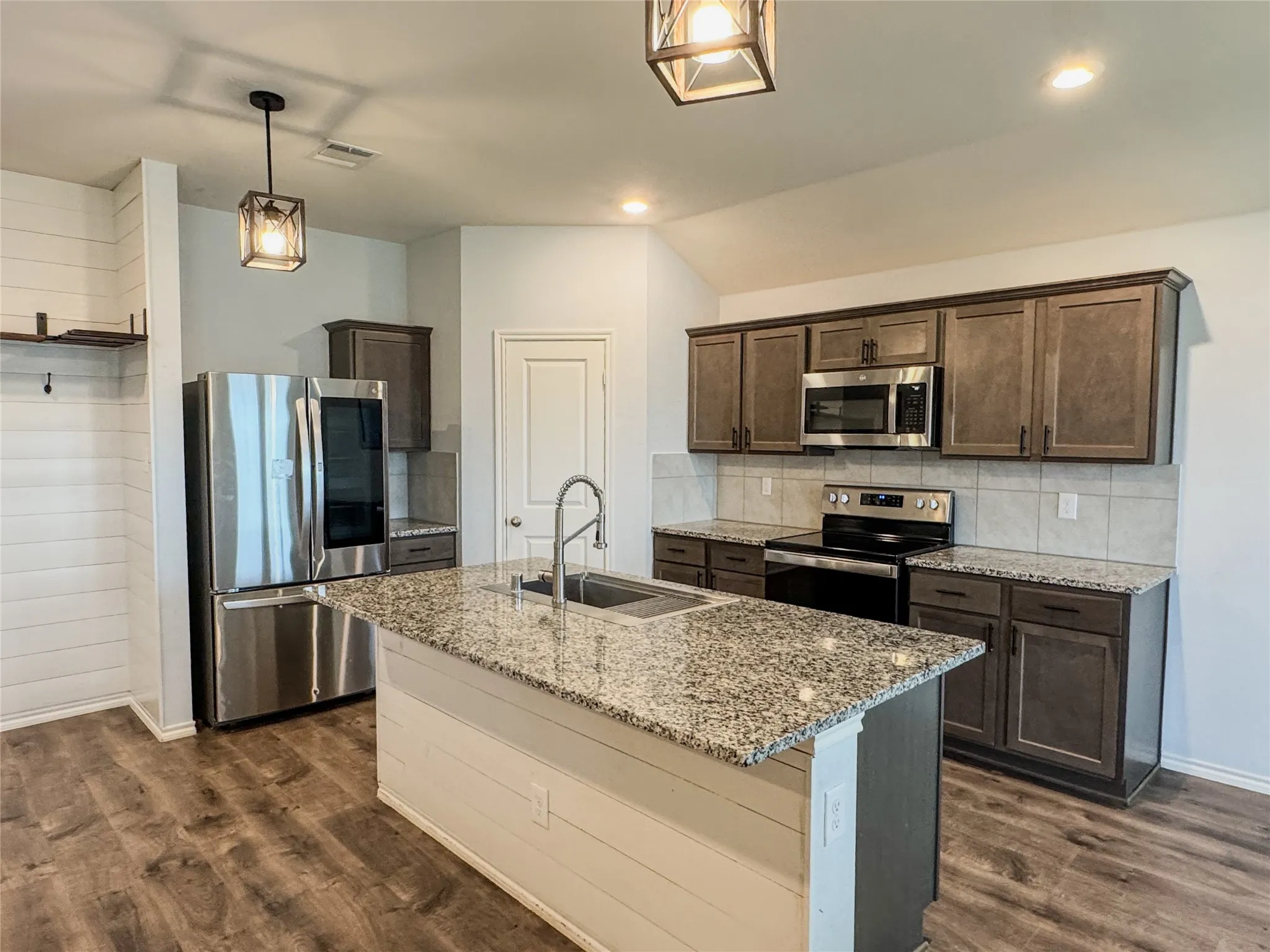 Single Family Residence For Rent in Collin County , 801 Meadow Creek Lane, Josephine, Texas 75189, 4 Bedroom, 2 Bathroom, 2 Garage spaces, 1,708 Sqft, built in 2020, mls#21316696, Real Estate Agent in Josephine, Homes For Rent in Collin county, Homes For Rent in Josephine, Realtor in Josephine Texas, Real Estate Brokerage Independent Realty Texas, Luminita Cordes Realtor