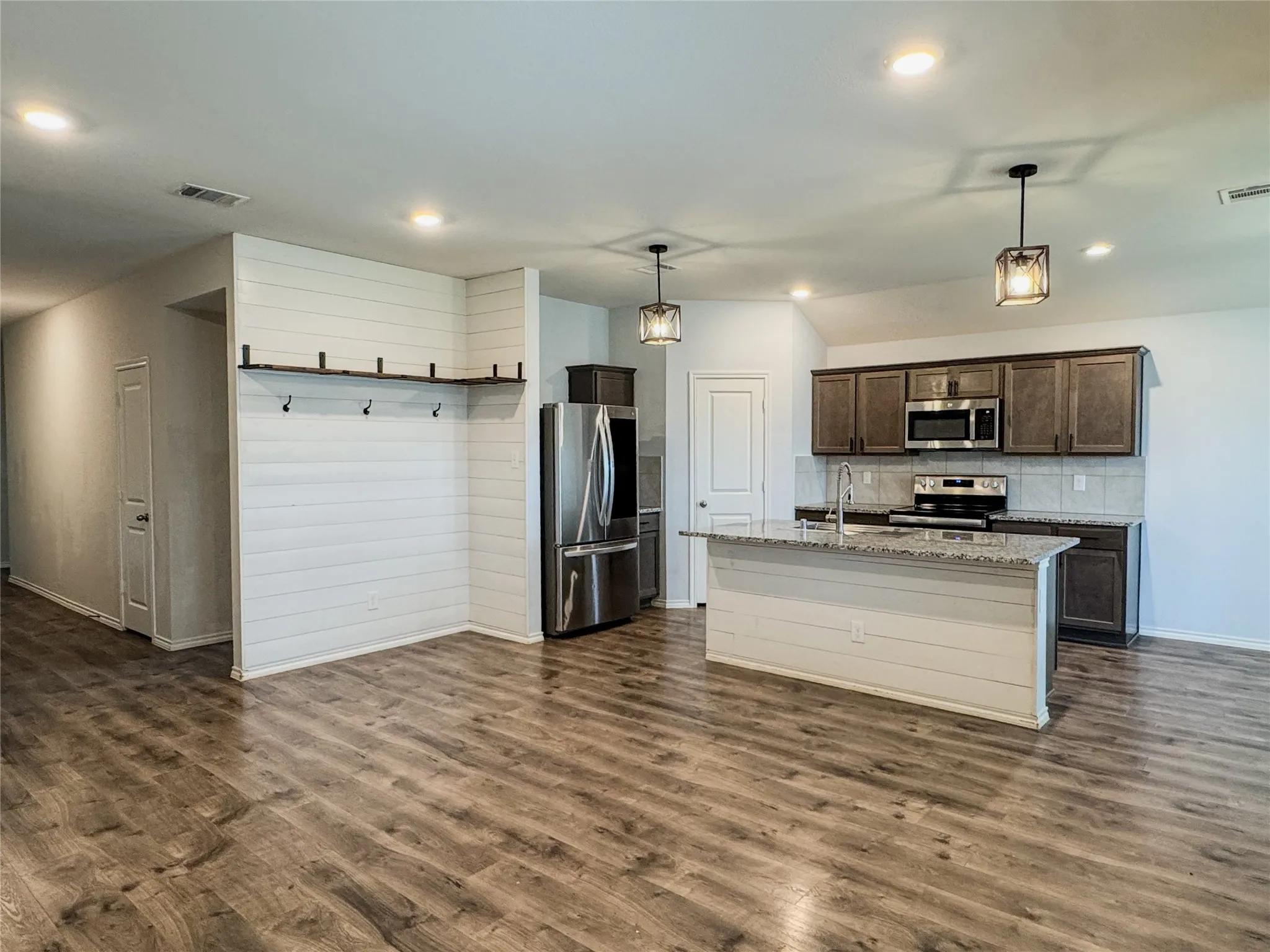 Single Family Residence For Rent in Collin County , 801 Meadow Creek Lane, Josephine, Texas 75189, 4 Bedroom, 2 Bathroom, 2 Garage spaces, 1,708 Sqft, built in 2020, mls#21316696, Real Estate Agent in Josephine, Homes For Rent in Collin county, Homes For Rent in Josephine, Realtor in Josephine Texas, Real Estate Brokerage Independent Realty Texas, Luminita Cordes Realtor
