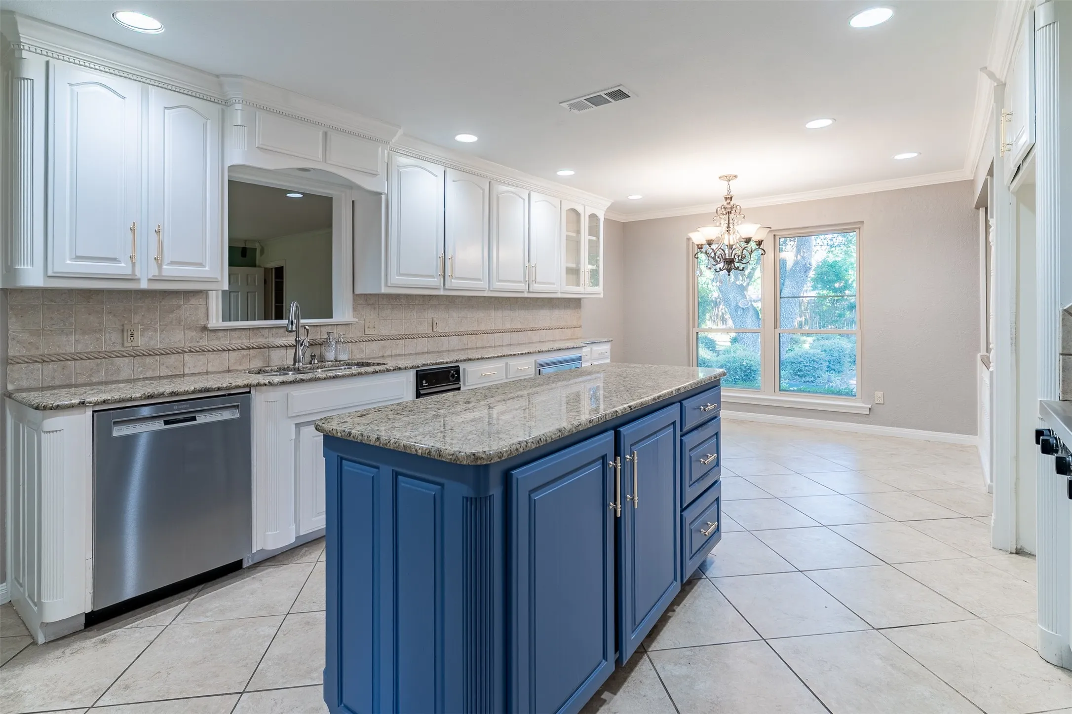 Single Family Residence For Sale in Mc Lennan County , 3400 Dever Drive, Waco, Texas 76708, 3 Bedroom, 2 Bathroom, Garage spaces, 2,958 Sqft, built in 1973, mls#21314668, Real Estate Agent in Waco, Homes For Sale in Mc Lennan county, Homes For Sale in Waco, Realtor in Waco Texas, Real Estate Brokerage Independent Realty Texas, Luminita Cordes Realtor