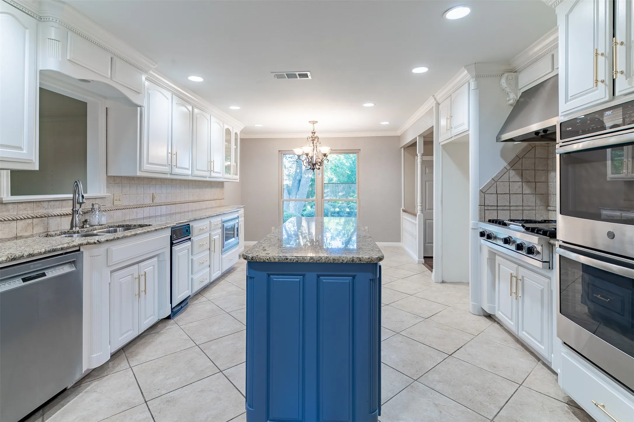 Single Family Residence For Sale in Mc Lennan County , 3400 Dever Drive, Waco, Texas 76708, 3 Bedroom, 2 Bathroom, Garage spaces, 2,958 Sqft, built in 1973, mls#21314668, Real Estate Agent in Waco, Homes For Sale in Mc Lennan county, Homes For Sale in Waco, Realtor in Waco Texas, Real Estate Brokerage Independent Realty Texas, Luminita Cordes Realtor
