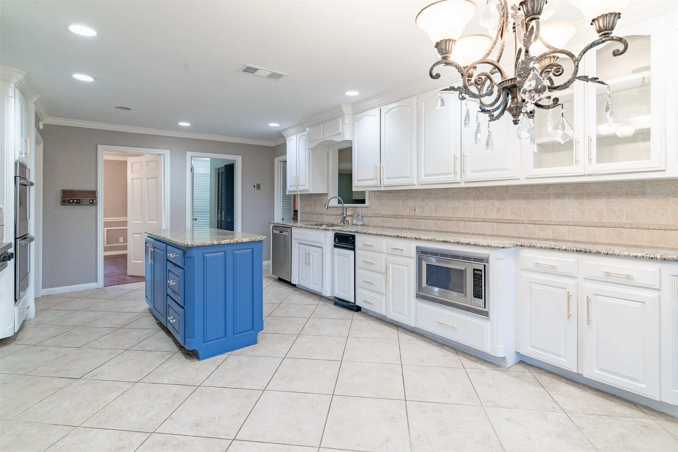Single Family Residence For Sale in Mc Lennan County , 3400 Dever Drive, Waco, Texas 76708, 3 Bedroom, 2 Bathroom, Garage spaces, 2,958 Sqft, built in 1973, mls#21314668, Real Estate Agent in Waco, Homes For Sale in Mc Lennan county, Homes For Sale in Waco, Realtor in Waco Texas, Real Estate Brokerage Independent Realty Texas, Luminita Cordes Realtor
