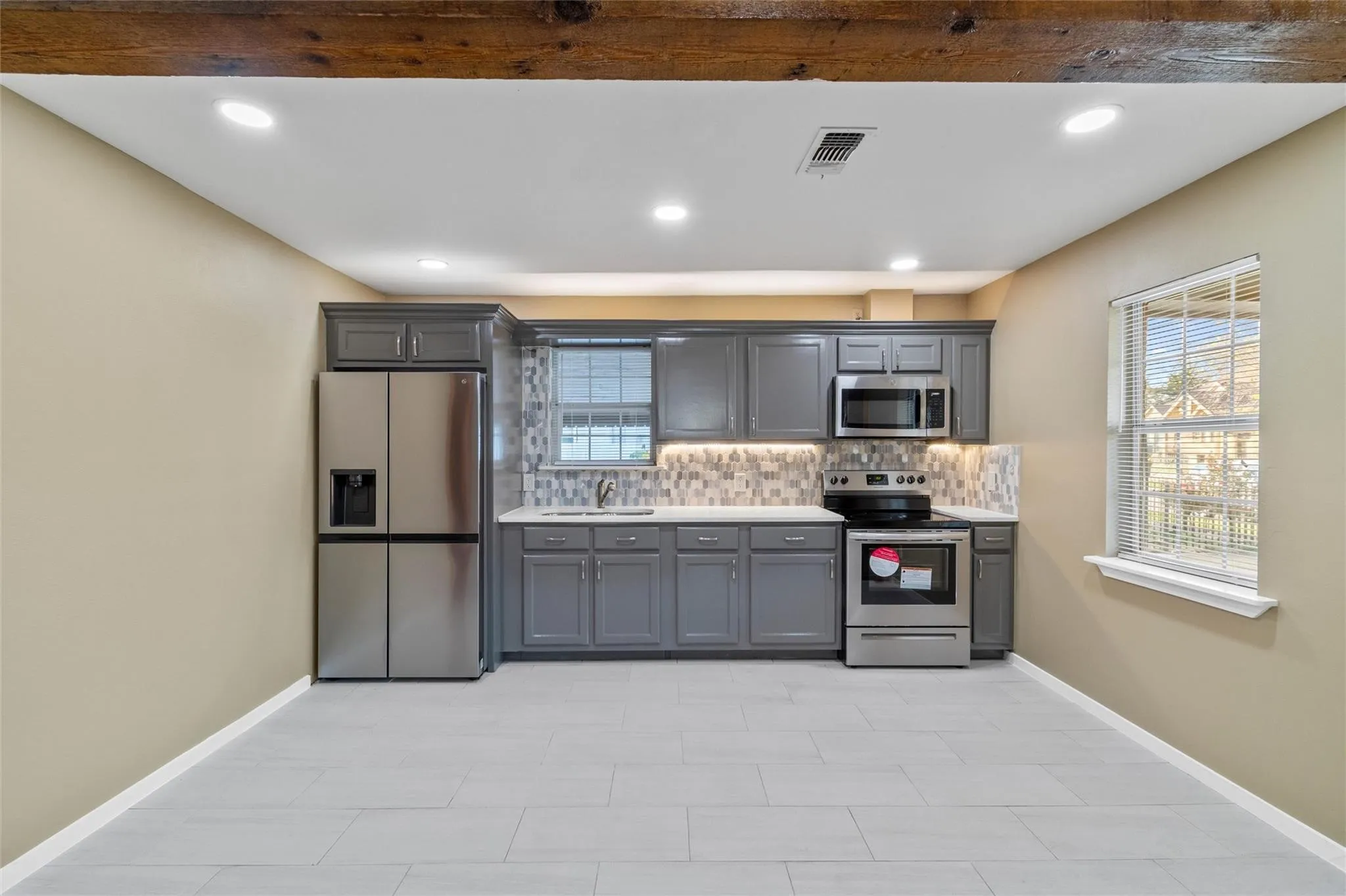 Duplex For Rent in Dallas County , 8714 Quinn Street A, Dallas, Texas 75217, 3 Bedroom, 2 Bathroom, Garage spaces, 1,400 Sqft, built in 1962, mls#21316735, Real Estate Agent in Dallas, Homes For Rent in Dallas county, Homes For Rent in Dallas, Realtor in Dallas Texas, Real Estate Brokerage Independent Realty Texas, Luminita Cordes Realtor