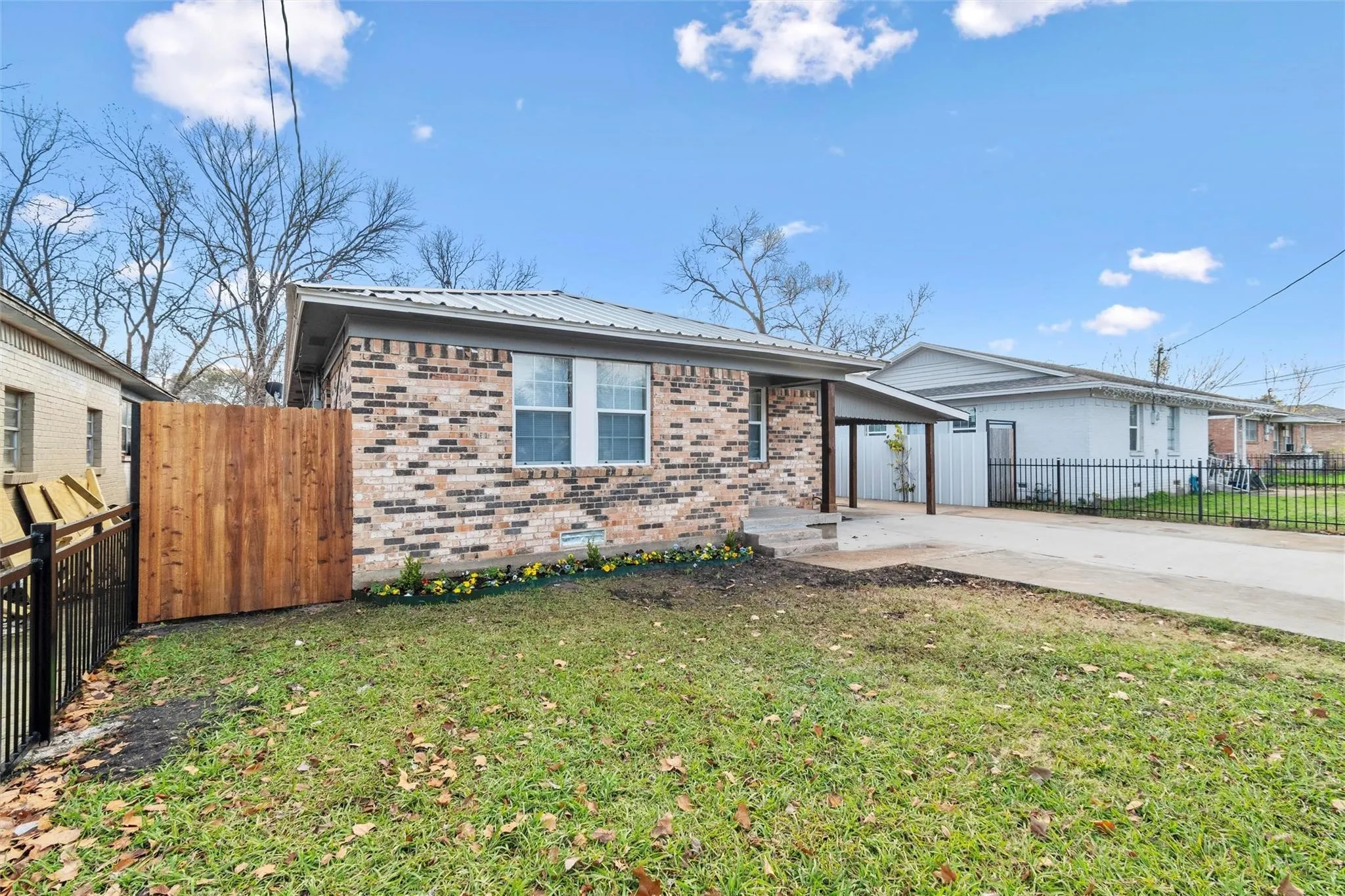 Duplex For Rent in Dallas County , 8714 Quinn Street A, Dallas, Texas 75217, 3 Bedroom, 2 Bathroom, Garage spaces, 1,400 Sqft, built in 1962, mls#21316735, Real Estate Agent in Dallas, Homes For Rent in Dallas county, Homes For Rent in Dallas, Realtor in Dallas Texas, Real Estate Brokerage Independent Realty Texas, Luminita Cordes Realtor