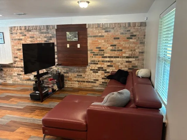 Duplex For Rent in Dallas County , 8714 Quinn Street B, Dallas, Texas 75217, 2 Bedroom, 2 Bathroom, Garage spaces, 1,090 Sqft, built in 1962, mls#21316737, Real Estate Agent in Dallas, Homes For Rent in Dallas county, Homes For Rent in Dallas, Realtor in Dallas Texas, Real Estate Brokerage Independent Realty Texas, Luminita Cordes Realtor