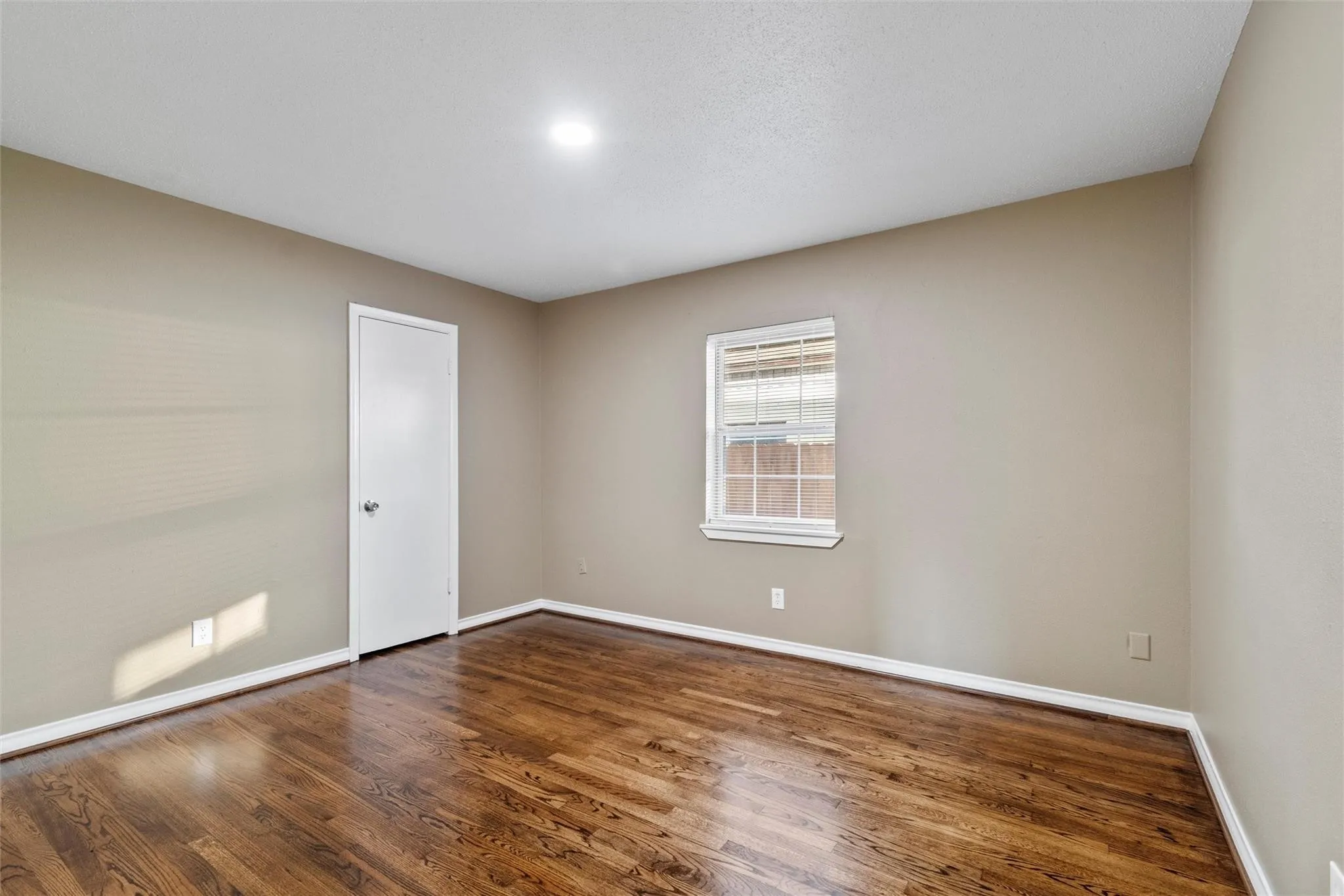 Single Family Residence For Sale in Dallas County , 8714 Quinn Street, Dallas, Texas 75217, 5 Bedroom, 4 Bathroom, Garage spaces, 2,264 Sqft, built in 1962, mls#21311852, Real Estate Agent in Dallas, Homes For Sale in Dallas county, Homes For Sale in Dallas, Realtor in Dallas Texas, Real Estate Brokerage Independent Realty Texas, Luminita Cordes Realtor