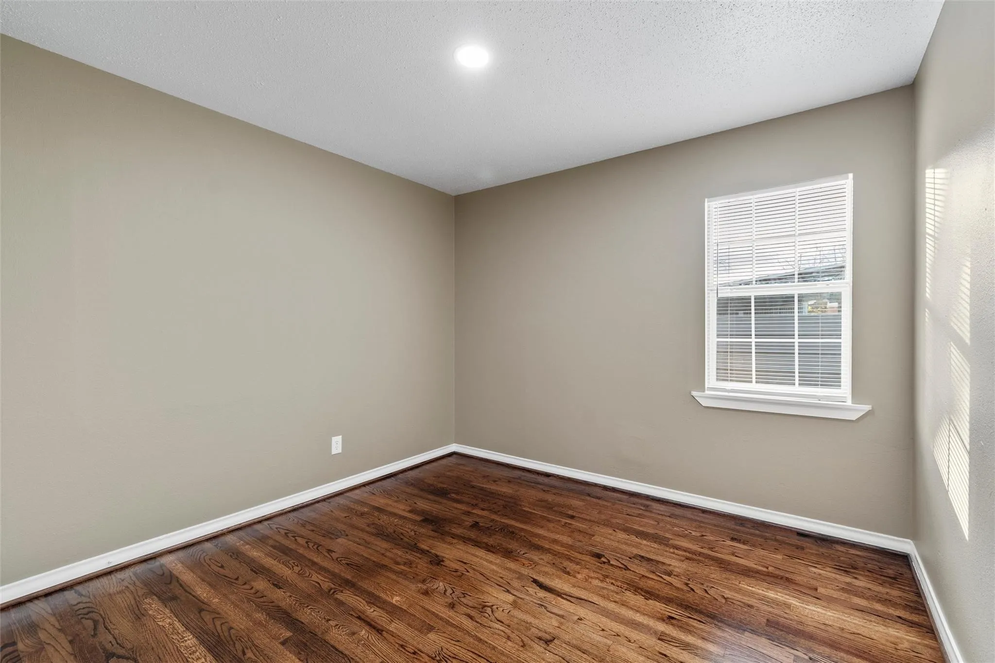 Single Family Residence For Sale in Dallas County , 8714 Quinn Street, Dallas, Texas 75217, 5 Bedroom, 4 Bathroom, Garage spaces, 2,264 Sqft, built in 1962, mls#21311852, Real Estate Agent in Dallas, Homes For Sale in Dallas county, Homes For Sale in Dallas, Realtor in Dallas Texas, Real Estate Brokerage Independent Realty Texas, Luminita Cordes Realtor