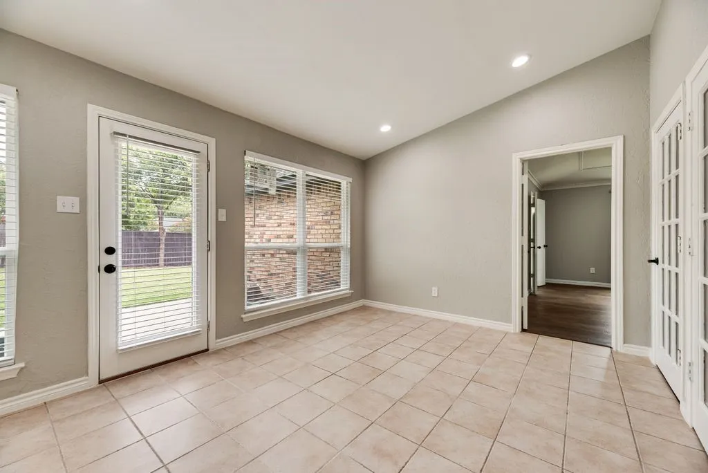 Single Family Residence For Sale in Dallas County , 915 Greenbriar Lane, Duncanville, Texas 75137, 4 Bedroom, 3 Bathroom, 3 Garage spaces, 2,957 Sqft, built in 1981, mls#21315088, Real Estate Agent in Duncanville, Homes For Sale in Dallas county, Homes For Sale in Duncanville, Realtor in Duncanville Texas, Real Estate Brokerage Independent Realty Texas, Luminita Cordes Realtor