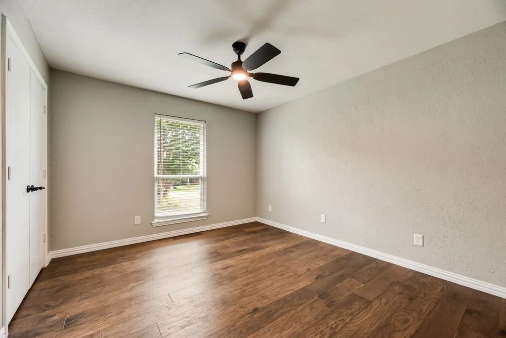 Single Family Residence For Sale in Dallas County , 915 Greenbriar Lane, Duncanville, Texas 75137, 4 Bedroom, 3 Bathroom, 3 Garage spaces, 2,957 Sqft, built in 1981, mls#21315088, Real Estate Agent in Duncanville, Homes For Sale in Dallas county, Homes For Sale in Duncanville, Realtor in Duncanville Texas, Real Estate Brokerage Independent Realty Texas, Luminita Cordes Realtor
