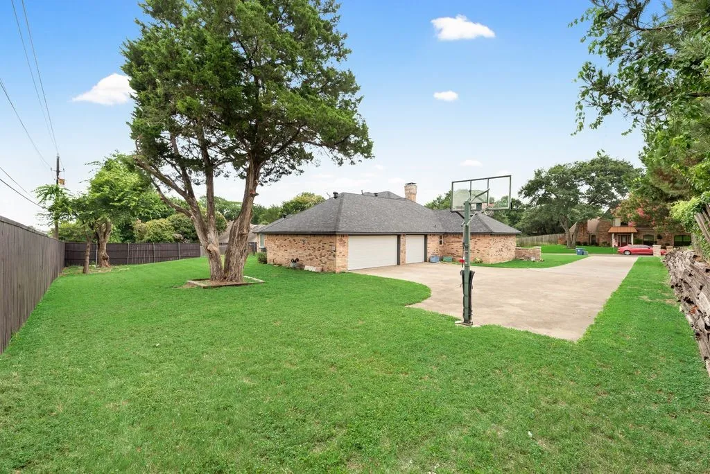Single Family Residence For Sale in Dallas County , 915 Greenbriar Lane, Duncanville, Texas 75137, 4 Bedroom, 3 Bathroom, 3 Garage spaces, 2,957 Sqft, built in 1981, mls#21315088, Real Estate Agent in Duncanville, Homes For Sale in Dallas county, Homes For Sale in Duncanville, Realtor in Duncanville Texas, Real Estate Brokerage Independent Realty Texas, Luminita Cordes Realtor