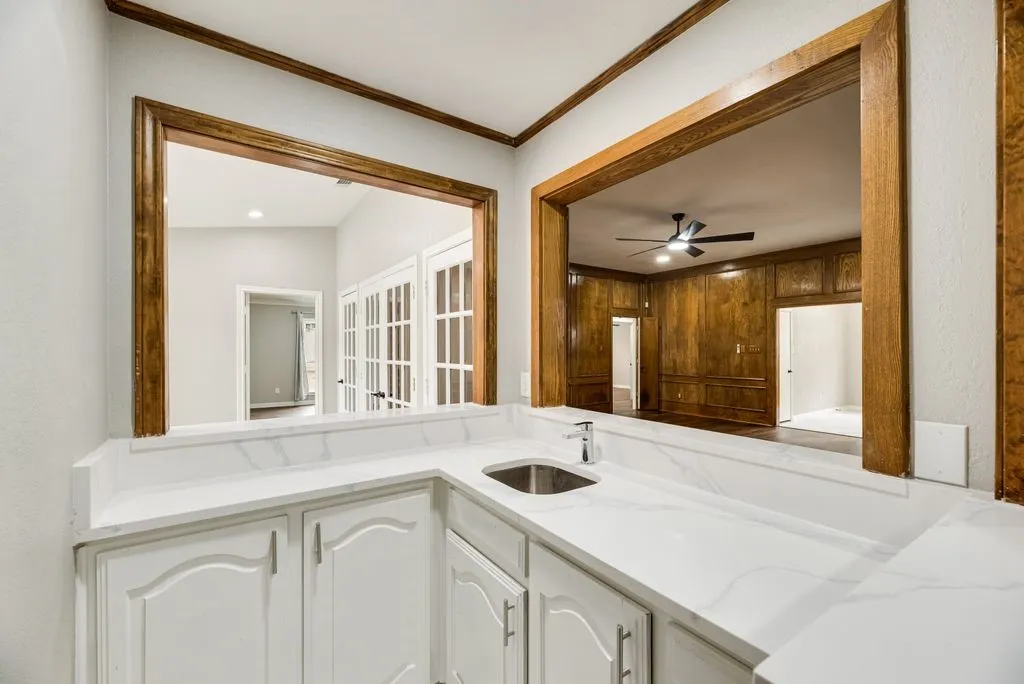 Single Family Residence For Sale in Dallas County , 915 Greenbriar Lane, Duncanville, Texas 75137, 4 Bedroom, 3 Bathroom, 3 Garage spaces, 2,957 Sqft, built in 1981, mls#21315088, Real Estate Agent in Duncanville, Homes For Sale in Dallas county, Homes For Sale in Duncanville, Realtor in Duncanville Texas, Real Estate Brokerage Independent Realty Texas, Luminita Cordes Realtor