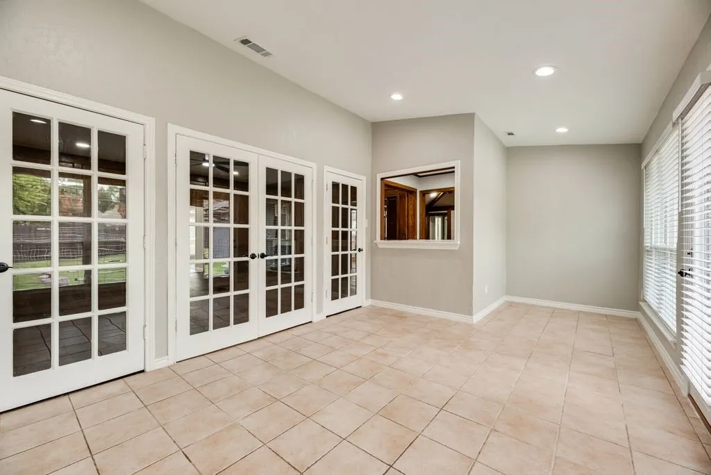 Single Family Residence For Sale in Dallas County , 915 Greenbriar Lane, Duncanville, Texas 75137, 4 Bedroom, 3 Bathroom, 3 Garage spaces, 2,957 Sqft, built in 1981, mls#21315088, Real Estate Agent in Duncanville, Homes For Sale in Dallas county, Homes For Sale in Duncanville, Realtor in Duncanville Texas, Real Estate Brokerage Independent Realty Texas, Luminita Cordes Realtor