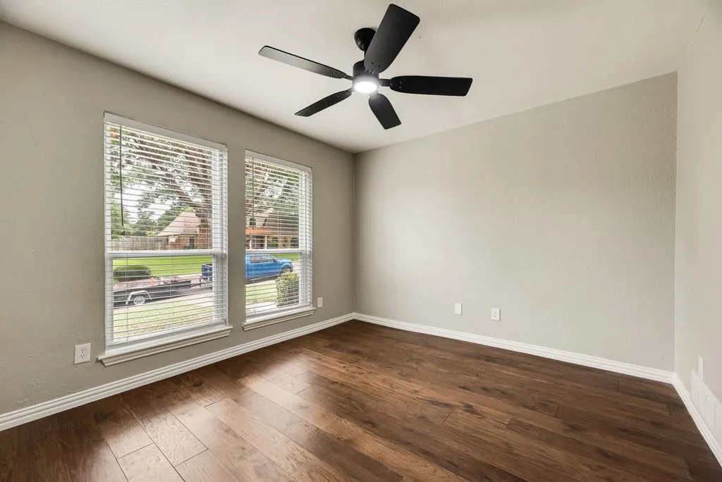 Single Family Residence For Sale in Dallas County , 915 Greenbriar Lane, Duncanville, Texas 75137, 4 Bedroom, 3 Bathroom, 3 Garage spaces, 2,957 Sqft, built in 1981, mls#21315088, Real Estate Agent in Duncanville, Homes For Sale in Dallas county, Homes For Sale in Duncanville, Realtor in Duncanville Texas, Real Estate Brokerage Independent Realty Texas, Luminita Cordes Realtor