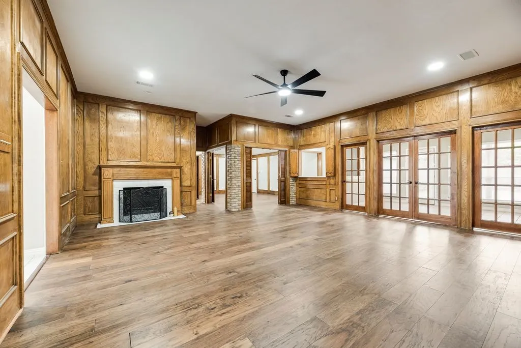Single Family Residence For Sale in Dallas County , 915 Greenbriar Lane, Duncanville, Texas 75137, 4 Bedroom, 3 Bathroom, 3 Garage spaces, 2,957 Sqft, built in 1981, mls#21315088, Real Estate Agent in Duncanville, Homes For Sale in Dallas county, Homes For Sale in Duncanville, Realtor in Duncanville Texas, Real Estate Brokerage Independent Realty Texas, Luminita Cordes Realtor