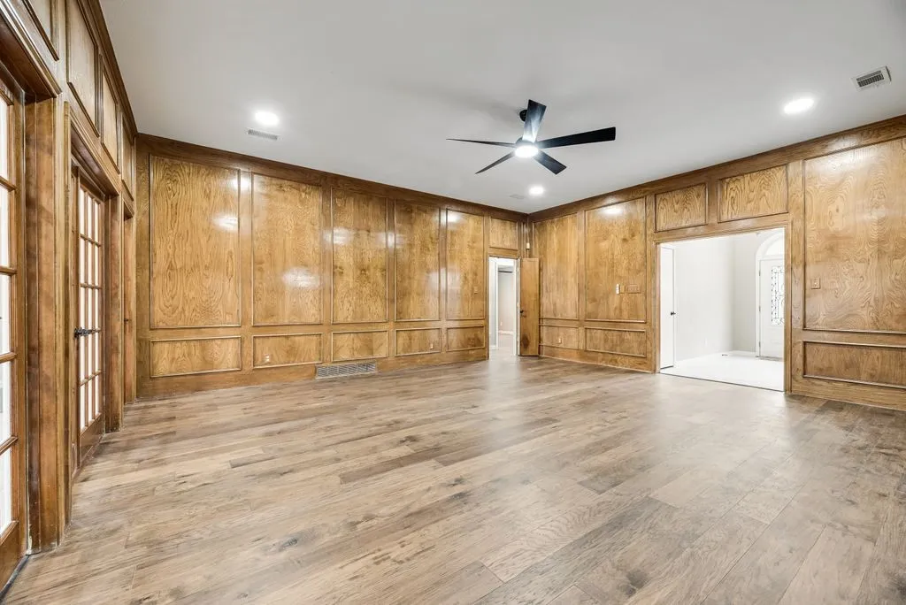 Single Family Residence For Sale in Dallas County , 915 Greenbriar Lane, Duncanville, Texas 75137, 4 Bedroom, 3 Bathroom, 3 Garage spaces, 2,957 Sqft, built in 1981, mls#21315088, Real Estate Agent in Duncanville, Homes For Sale in Dallas county, Homes For Sale in Duncanville, Realtor in Duncanville Texas, Real Estate Brokerage Independent Realty Texas, Luminita Cordes Realtor