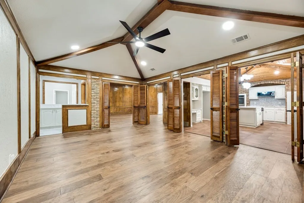 Single Family Residence For Sale in Dallas County , 915 Greenbriar Lane, Duncanville, Texas 75137, 4 Bedroom, 3 Bathroom, 3 Garage spaces, 2,957 Sqft, built in 1981, mls#21315088, Real Estate Agent in Duncanville, Homes For Sale in Dallas county, Homes For Sale in Duncanville, Realtor in Duncanville Texas, Real Estate Brokerage Independent Realty Texas, Luminita Cordes Realtor