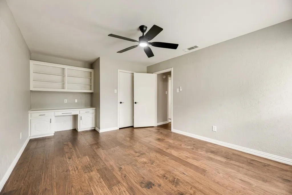 Single Family Residence For Sale in Dallas County , 915 Greenbriar Lane, Duncanville, Texas 75137, 4 Bedroom, 3 Bathroom, 3 Garage spaces, 2,957 Sqft, built in 1981, mls#21315088, Real Estate Agent in Duncanville, Homes For Sale in Dallas county, Homes For Sale in Duncanville, Realtor in Duncanville Texas, Real Estate Brokerage Independent Realty Texas, Luminita Cordes Realtor