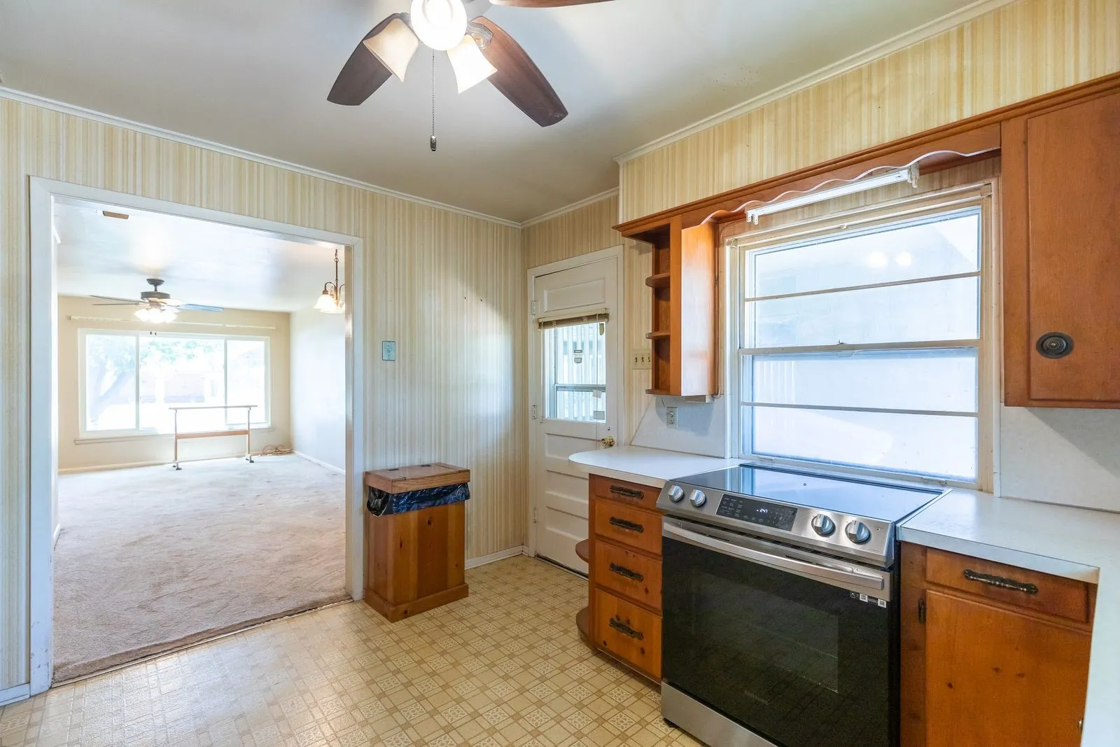 Single Family Residence For Sale in Taylor County , 1625 Bridge Avenue, Abilene, Texas 79603, 3 Bedrooms, 1 Bathroom, Garage spaces, 1,160 Sqft, built in 1955, Price $165,900, mls#21315545, Real Estate Agent in Abilene, Homes For Sale in Taylor county, Homes For Sale in Abilene, Realtor in Abilene Texas, Real Estate Brokerage Independent Realty Texas, Luminita Cordes Realtor