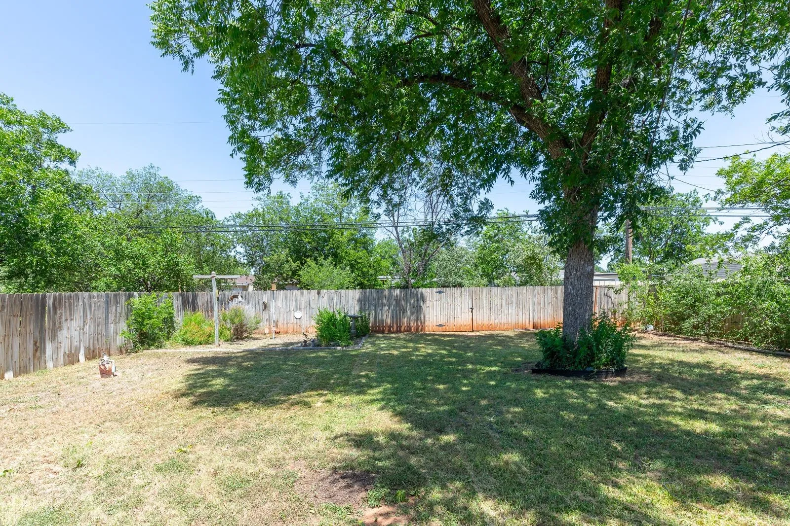 Single Family Residence For Sale in Taylor County , 1625 Bridge Avenue, Abilene, Texas 79603, 3 Bedrooms, 1 Bathroom, Garage spaces, 1,160 Sqft, built in 1955, Price $165,900, mls#21315545, Real Estate Agent in Abilene, Homes For Sale in Taylor county, Homes For Sale in Abilene, Realtor in Abilene Texas, Real Estate Brokerage Independent Realty Texas, Luminita Cordes Realtor