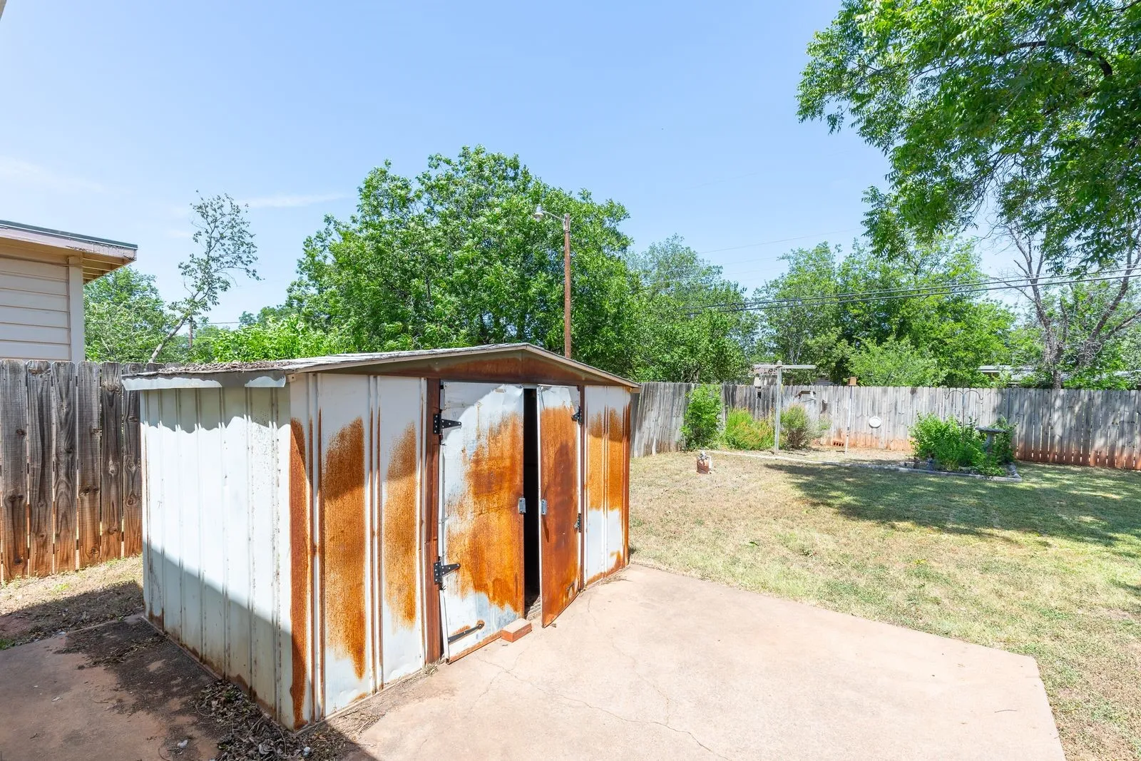 Single Family Residence For Sale in Taylor County , 1625 Bridge Avenue, Abilene, Texas 79603, 3 Bedrooms, 1 Bathroom, Garage spaces, 1,160 Sqft, built in 1955, Price $165,900, mls#21315545, Real Estate Agent in Abilene, Homes For Sale in Taylor county, Homes For Sale in Abilene, Realtor in Abilene Texas, Real Estate Brokerage Independent Realty Texas, Luminita Cordes Realtor