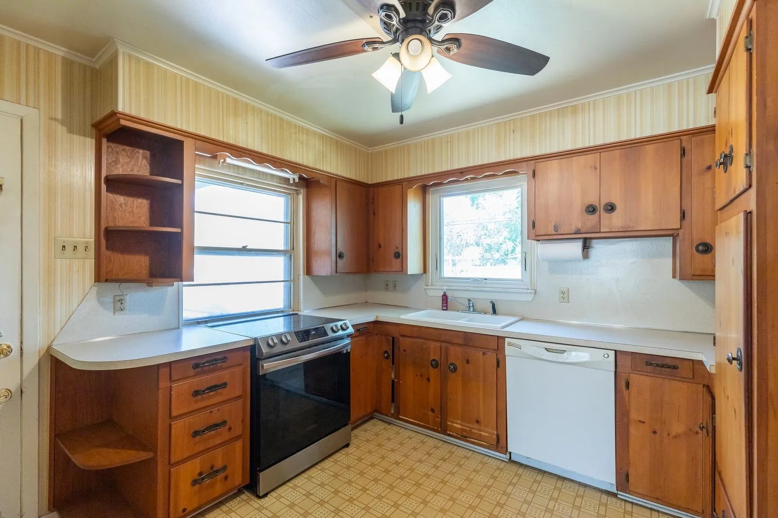 Single Family Residence For Sale in Taylor County , 1625 Bridge Avenue, Abilene, Texas 79603, 3 Bedrooms, 1 Bathroom, Garage spaces, 1,160 Sqft, built in 1955, Price $165,900, mls#21315545, Real Estate Agent in Abilene, Homes For Sale in Taylor county, Homes For Sale in Abilene, Realtor in Abilene Texas, Real Estate Brokerage Independent Realty Texas, Luminita Cordes Realtor