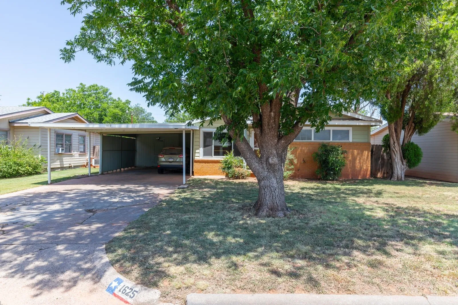 Single Family Residence For Sale in Taylor County , 1625 Bridge Avenue, Abilene, Texas 79603, 3 Bedrooms, 1 Bathroom, Garage spaces, 1,160 Sqft, built in 1955, Price $165,900, mls#21315545, Real Estate Agent in Abilene, Homes For Sale in Taylor county, Homes For Sale in Abilene, Realtor in Abilene Texas, Real Estate Brokerage Independent Realty Texas, Luminita Cordes Realtor