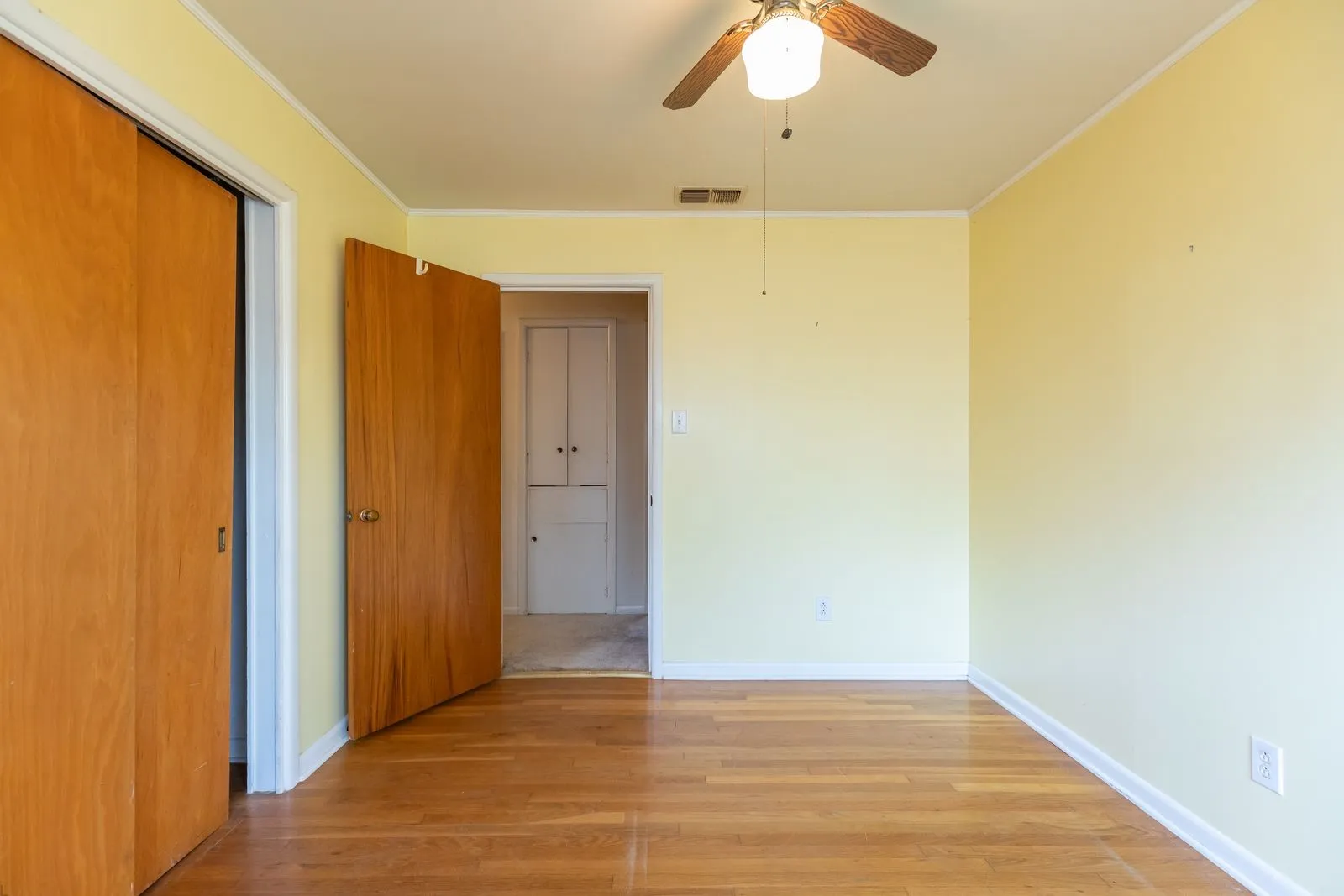 Single Family Residence For Sale in Taylor County , 1625 Bridge Avenue, Abilene, Texas 79603, 3 Bedrooms, 1 Bathroom, Garage spaces, 1,160 Sqft, built in 1955, Price $165,900, mls#21315545, Real Estate Agent in Abilene, Homes For Sale in Taylor county, Homes For Sale in Abilene, Realtor in Abilene Texas, Real Estate Brokerage Independent Realty Texas, Luminita Cordes Realtor