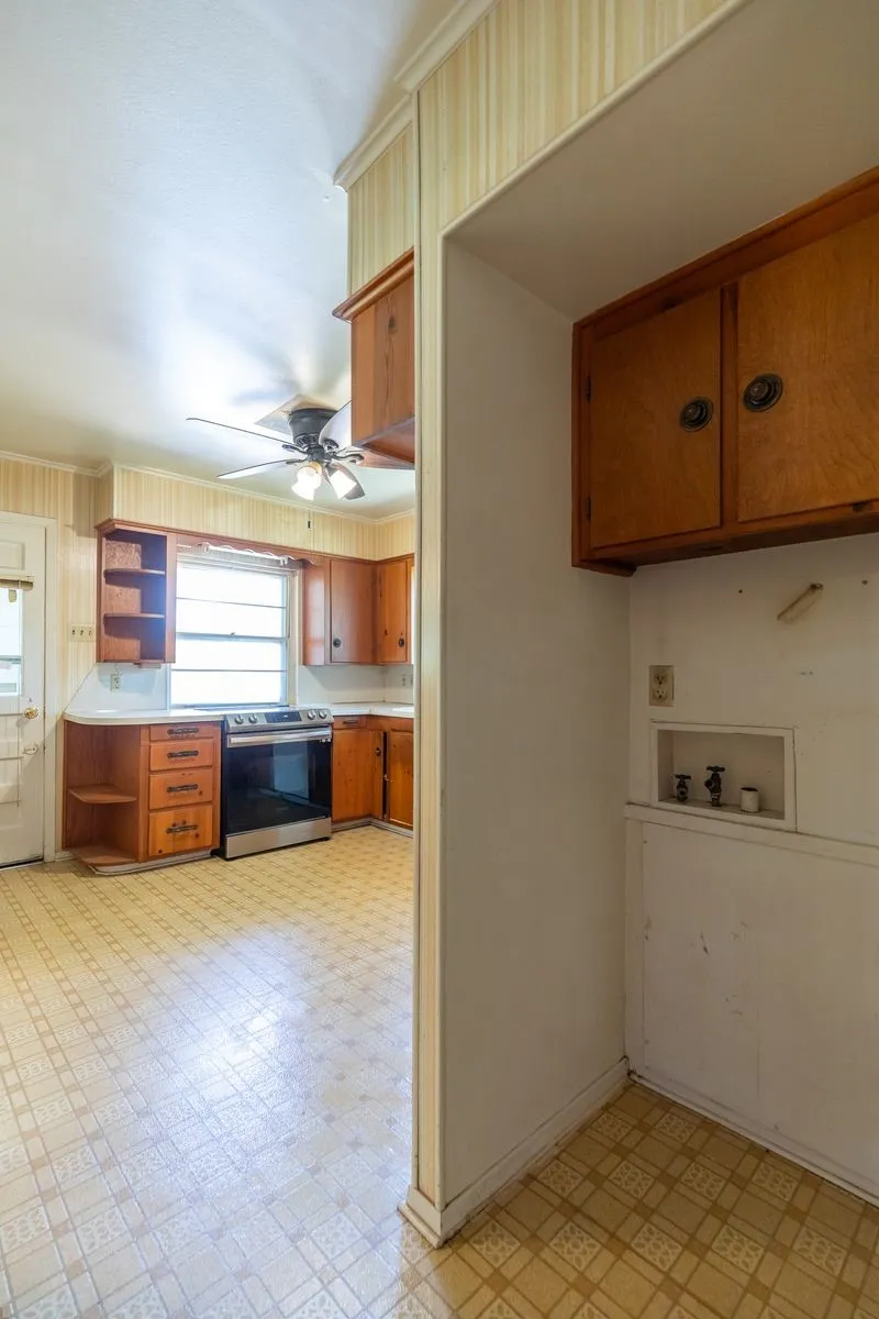 Single Family Residence For Sale in Taylor County , 1625 Bridge Avenue, Abilene, Texas 79603, 3 Bedrooms, 1 Bathroom, Garage spaces, 1,160 Sqft, built in 1955, Price $165,900, mls#21315545, Real Estate Agent in Abilene, Homes For Sale in Taylor county, Homes For Sale in Abilene, Realtor in Abilene Texas, Real Estate Brokerage Independent Realty Texas, Luminita Cordes Realtor