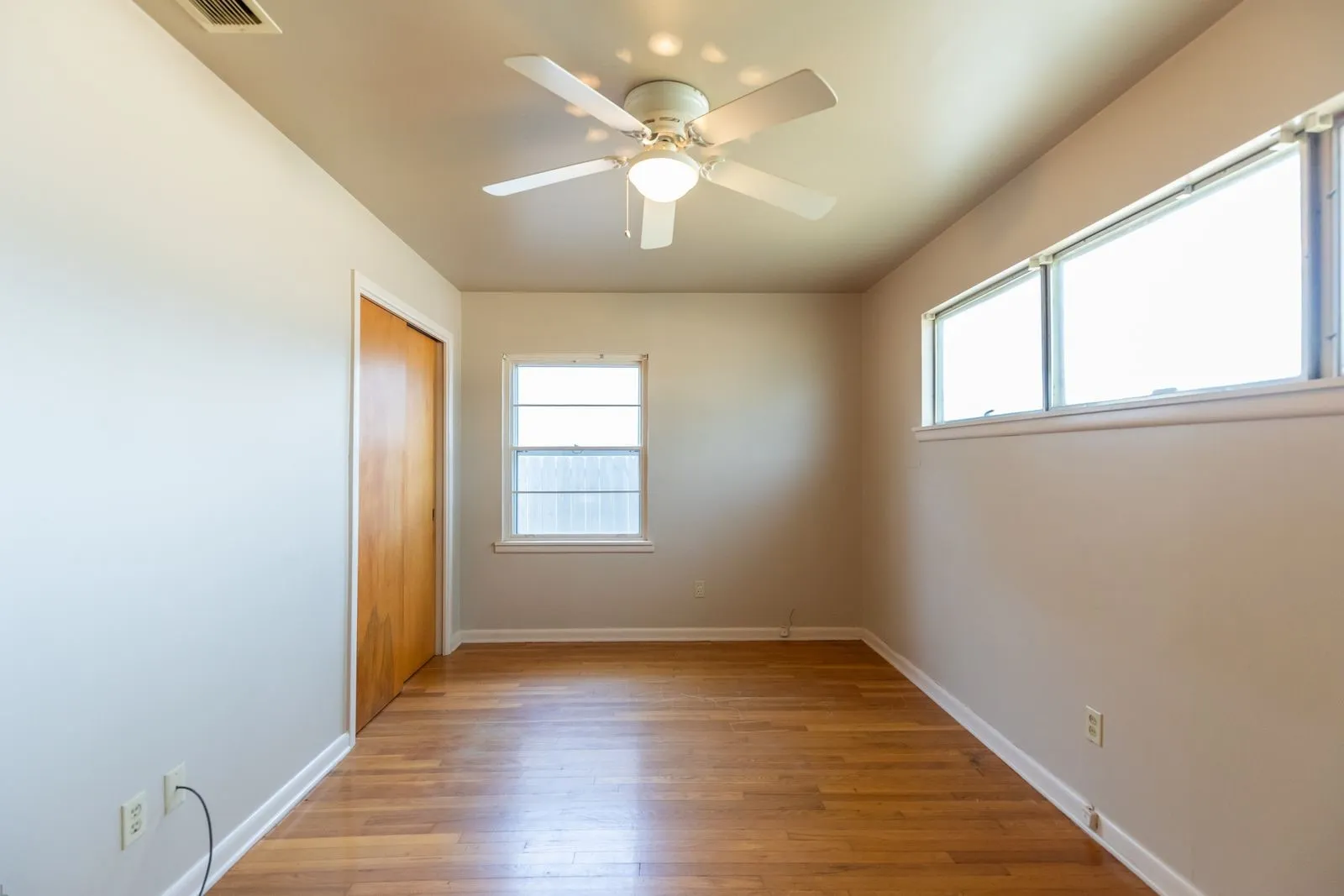Single Family Residence For Sale in Taylor County , 1625 Bridge Avenue, Abilene, Texas 79603, 3 Bedrooms, 1 Bathroom, Garage spaces, 1,160 Sqft, built in 1955, Price $165,900, mls#21315545, Real Estate Agent in Abilene, Homes For Sale in Taylor county, Homes For Sale in Abilene, Realtor in Abilene Texas, Real Estate Brokerage Independent Realty Texas, Luminita Cordes Realtor