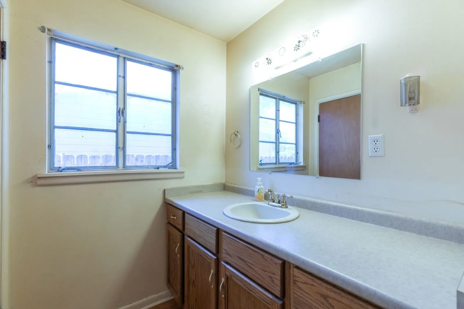 Single Family Residence For Sale in Taylor County , 1625 Bridge Avenue, Abilene, Texas 79603, 3 Bedrooms, 1 Bathroom, Garage spaces, 1,160 Sqft, built in 1955, Price $165,900, mls#21315545, Real Estate Agent in Abilene, Homes For Sale in Taylor county, Homes For Sale in Abilene, Realtor in Abilene Texas, Real Estate Brokerage Independent Realty Texas, Luminita Cordes Realtor