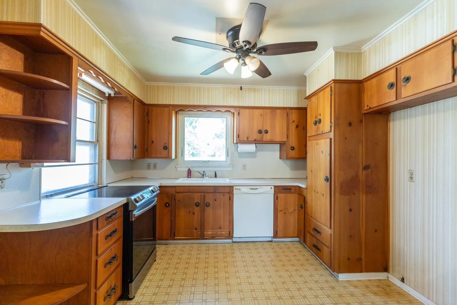 Single Family Residence For Sale in Taylor County , 1625 Bridge Avenue, Abilene, Texas 79603, 3 Bedrooms, 1 Bathroom, Garage spaces, 1,160 Sqft, built in 1955, Price $165,900, mls#21315545, Real Estate Agent in Abilene, Homes For Sale in Taylor county, Homes For Sale in Abilene, Realtor in Abilene Texas, Real Estate Brokerage Independent Realty Texas, Luminita Cordes Realtor