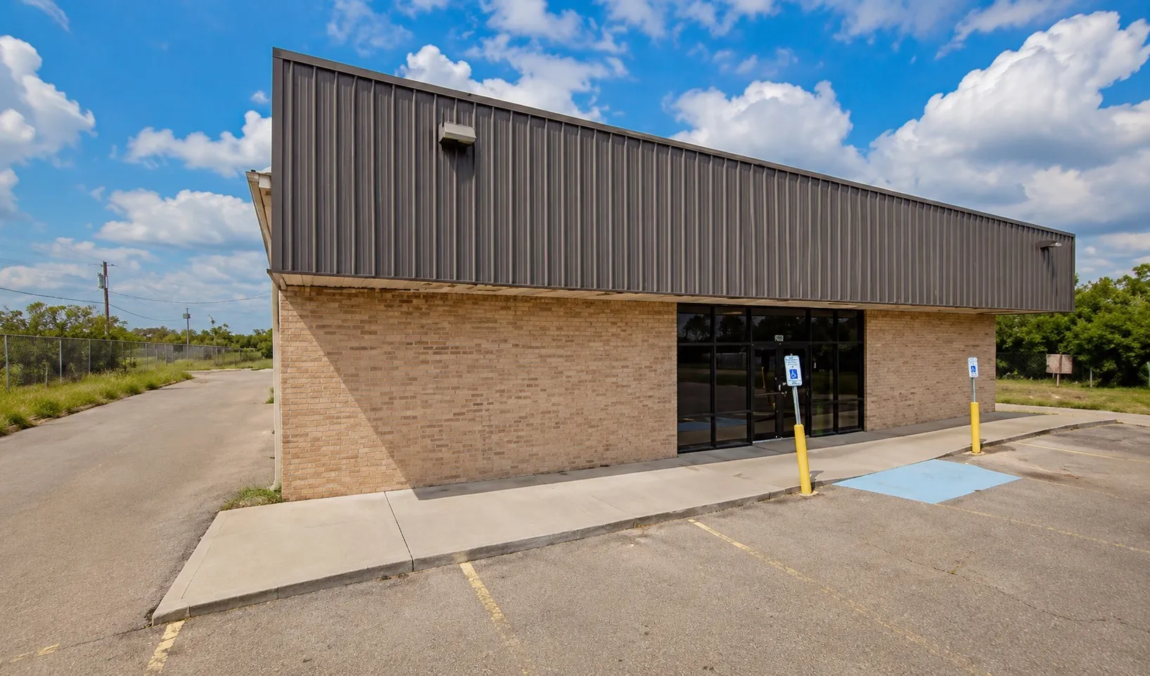 Retail For Rent in Jim Wells County , 951 Us-281, Premont, Texas 78375, 0, 0, Garage spaces, 0 Sqft, built in 2004, Price $7, mls#21316746, Real Estate Agent in Premont, Homes For Rent in Jim Wells county, Homes For Rent in Premont, Realtor in Premont Texas, Real Estate Brokerage Independent Realty Texas, Luminita Cordes Realtor