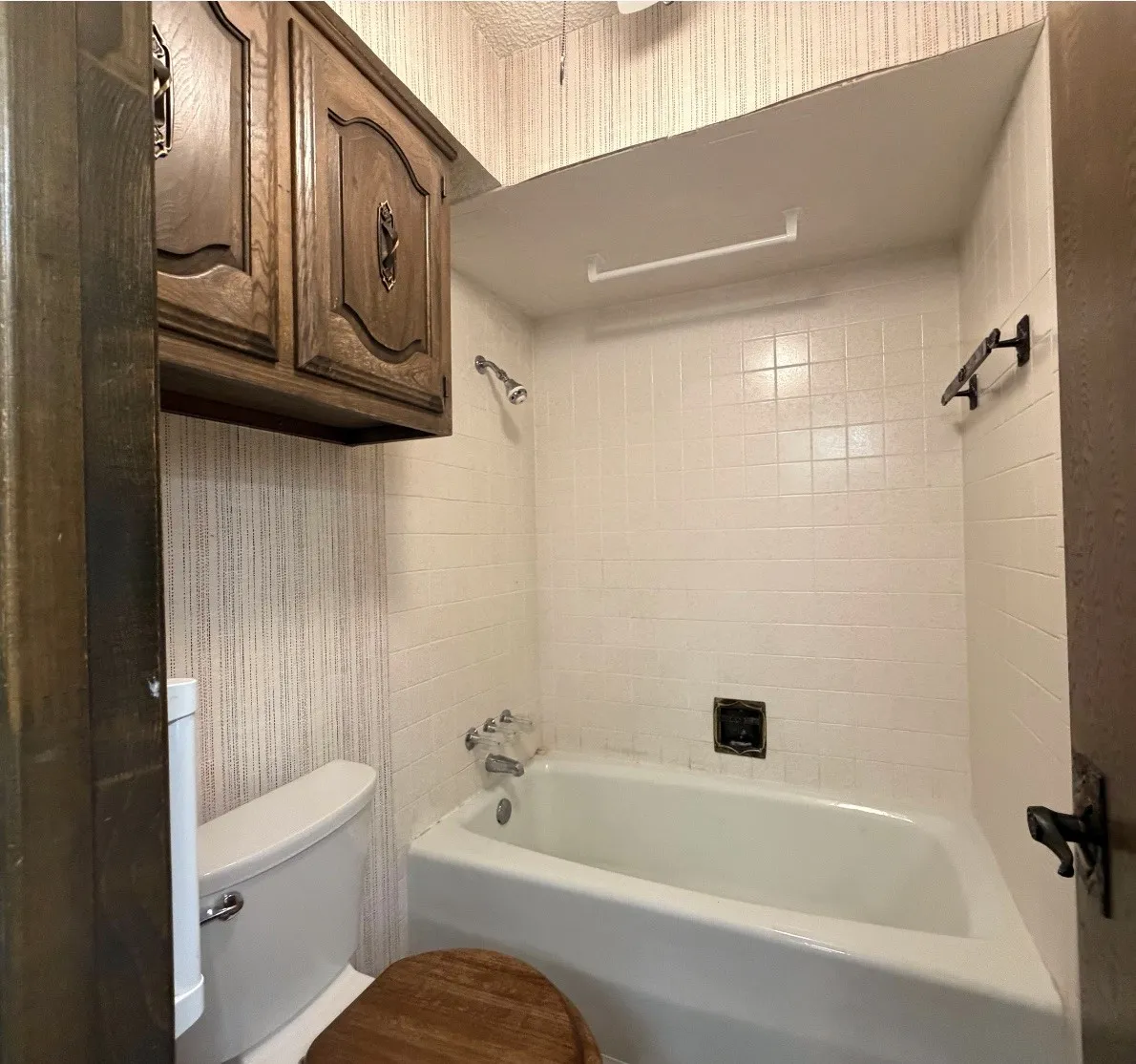 Single Family Residence For Sale in Dallas County , 2510 Brookcrest Drive, Garland, Texas 75040, 4 Bedroom, 2 Bathroom, 3 Garage spaces, 2,013 Sqft, built in 1974, mls#21316517, Real Estate Agent in Garland, Homes For Sale in Dallas county, Homes For Sale in Garland, Realtor in Garland Texas, Real Estate Brokerage Independent Realty Texas, Luminita Cordes Realtor