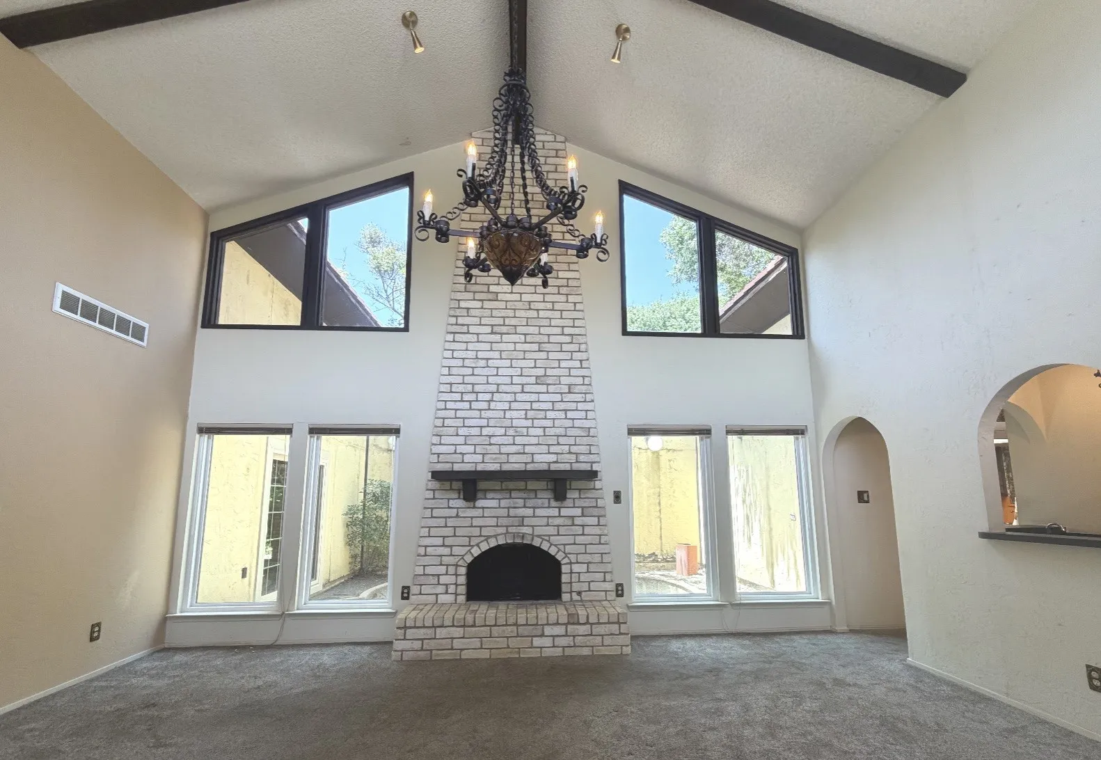 Single Family Residence For Sale in Dallas County , 2510 Brookcrest Drive, Garland, Texas 75040, 4 Bedroom, 2 Bathroom, 3 Garage spaces, 2,013 Sqft, built in 1974, mls#21316517, Real Estate Agent in Garland, Homes For Sale in Dallas county, Homes For Sale in Garland, Realtor in Garland Texas, Real Estate Brokerage Independent Realty Texas, Luminita Cordes Realtor