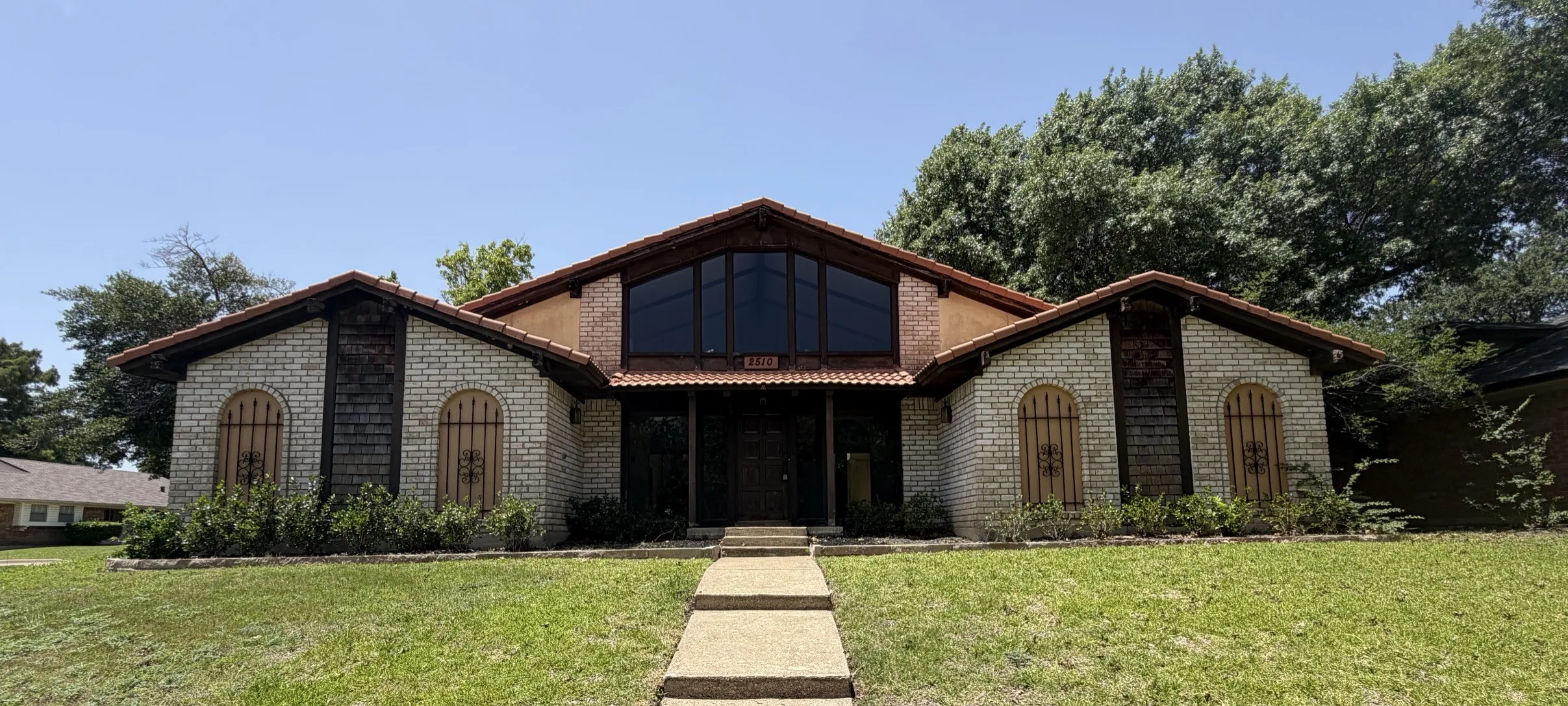 Single Family Residence For Sale in Dallas County , 2510 Brookcrest Drive, Garland, Texas 75040, 4 Bedroom, 2 Bathroom, 3 Garage spaces, 2,013 Sqft, built in 1974, mls#21316517, Real Estate Agent in Garland, Homes For Sale in Dallas county, Homes For Sale in Garland, Realtor in Garland Texas, Real Estate Brokerage Independent Realty Texas, Luminita Cordes Realtor