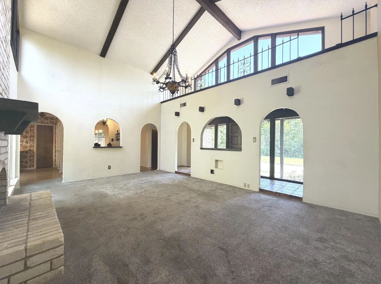 Single Family Residence For Sale in Dallas County , 2510 Brookcrest Drive, Garland, Texas 75040, 4 Bedroom, 2 Bathroom, 3 Garage spaces, 2,013 Sqft, built in 1974, mls#21316517, Real Estate Agent in Garland, Homes For Sale in Dallas county, Homes For Sale in Garland, Realtor in Garland Texas, Real Estate Brokerage Independent Realty Texas, Luminita Cordes Realtor
