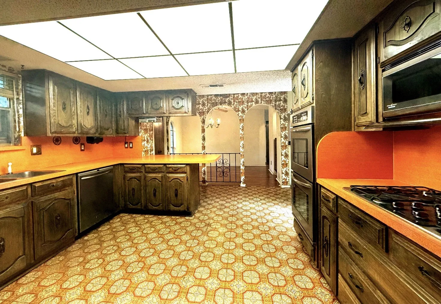 Single Family Residence For Sale in Dallas County , 2510 Brookcrest Drive, Garland, Texas 75040, 4 Bedroom, 2 Bathroom, 3 Garage spaces, 2,013 Sqft, built in 1974, mls#21316517, Real Estate Agent in Garland, Homes For Sale in Dallas county, Homes For Sale in Garland, Realtor in Garland Texas, Real Estate Brokerage Independent Realty Texas, Luminita Cordes Realtor