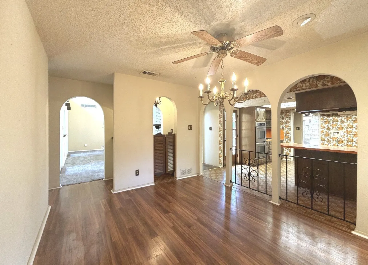 Single Family Residence For Sale in Dallas County , 2510 Brookcrest Drive, Garland, Texas 75040, 4 Bedroom, 2 Bathroom, 3 Garage spaces, 2,013 Sqft, built in 1974, mls#21316517, Real Estate Agent in Garland, Homes For Sale in Dallas county, Homes For Sale in Garland, Realtor in Garland Texas, Real Estate Brokerage Independent Realty Texas, Luminita Cordes Realtor