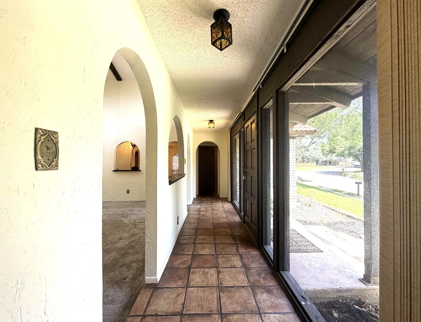 Single Family Residence For Sale in Dallas County , 2510 Brookcrest Drive, Garland, Texas 75040, 4 Bedroom, 2 Bathroom, 3 Garage spaces, 2,013 Sqft, built in 1974, mls#21316517, Real Estate Agent in Garland, Homes For Sale in Dallas county, Homes For Sale in Garland, Realtor in Garland Texas, Real Estate Brokerage Independent Realty Texas, Luminita Cordes Realtor