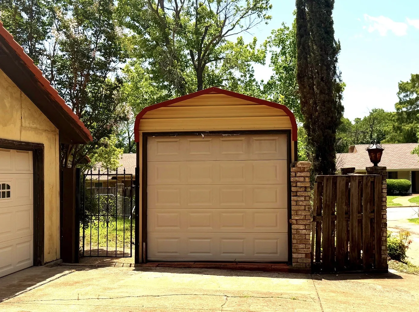 Single Family Residence For Sale in Dallas County , 2510 Brookcrest Drive, Garland, Texas 75040, 4 Bedroom, 2 Bathroom, 3 Garage spaces, 2,013 Sqft, built in 1974, mls#21316517, Real Estate Agent in Garland, Homes For Sale in Dallas county, Homes For Sale in Garland, Realtor in Garland Texas, Real Estate Brokerage Independent Realty Texas, Luminita Cordes Realtor