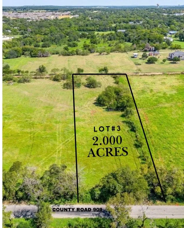 2.000-acre lot featuring lush green pasture and scattered mature trees