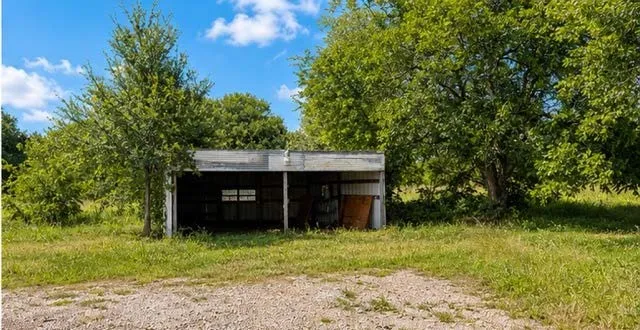 Single Family Residence For Sale in Palo Pinto County , 125 W Crawford Street, Mingus, Texas 76463, 2 Bedroom, 1 Bathroom, Garage spaces, 826 Sqft, built in 1940, mls#21316424, Real Estate Agent in Mingus, Homes For Sale in Palo Pinto county, Homes For Sale in Mingus, Realtor in Mingus Texas, Real Estate Brokerage Independent Realty Texas, Luminita Cordes Realtor
