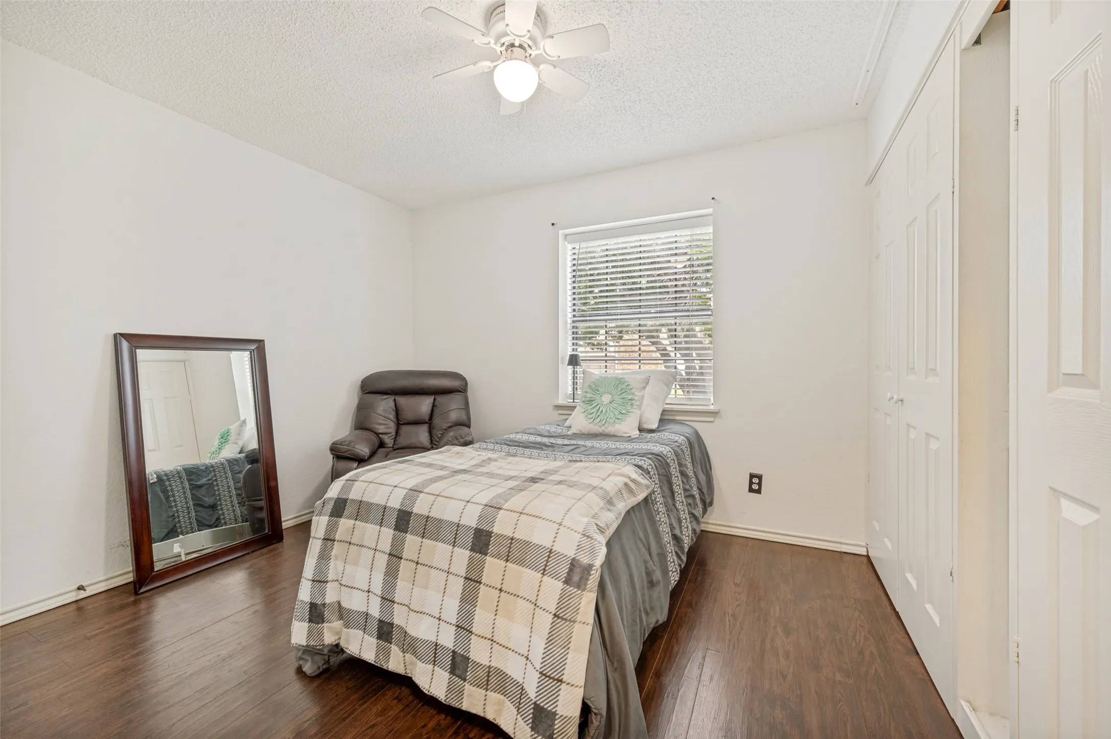 Townhouse For Sale in Dallas County , 2800 Keller Springs Road 6B, Carrollton, Texas 75006, 2 Bedroom, 2 Bathroom, 2 Garage spaces, 1,200 Sqft, built in 1985, mls#21316090, Real Estate Agent in Carrollton, Homes For Sale in Dallas county, Homes For Sale in Carrollton, Realtor in Carrollton Texas, Real Estate Brokerage Independent Realty Texas, Luminita Cordes Realtor