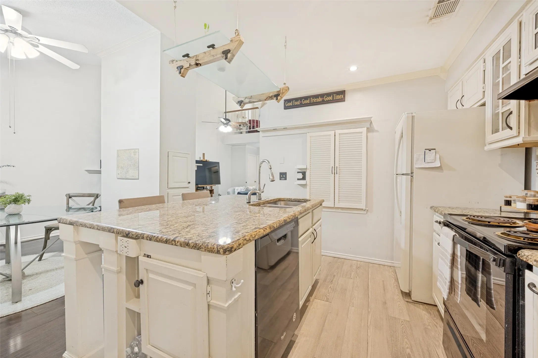 Townhouse For Sale in Dallas County , 2800 Keller Springs Road 6B, Carrollton, Texas 75006, 2 Bedroom, 2 Bathroom, 2 Garage spaces, 1,200 Sqft, built in 1985, mls#21316090, Real Estate Agent in Carrollton, Homes For Sale in Dallas county, Homes For Sale in Carrollton, Realtor in Carrollton Texas, Real Estate Brokerage Independent Realty Texas, Luminita Cordes Realtor