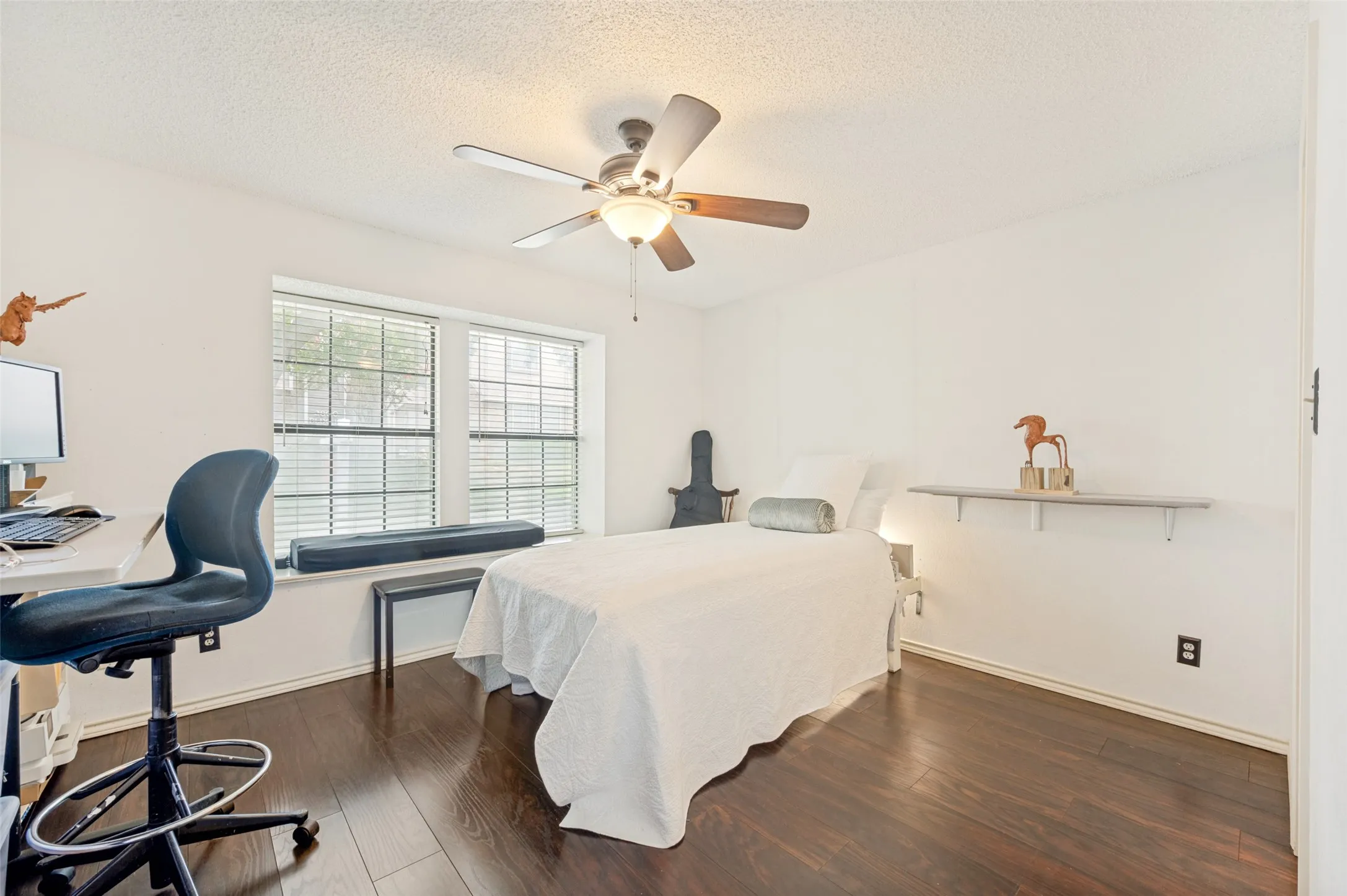 Townhouse For Sale in Dallas County , 2800 Keller Springs Road 6B, Carrollton, Texas 75006, 2 Bedroom, 2 Bathroom, 2 Garage spaces, 1,200 Sqft, built in 1985, mls#21316090, Real Estate Agent in Carrollton, Homes For Sale in Dallas county, Homes For Sale in Carrollton, Realtor in Carrollton Texas, Real Estate Brokerage Independent Realty Texas, Luminita Cordes Realtor