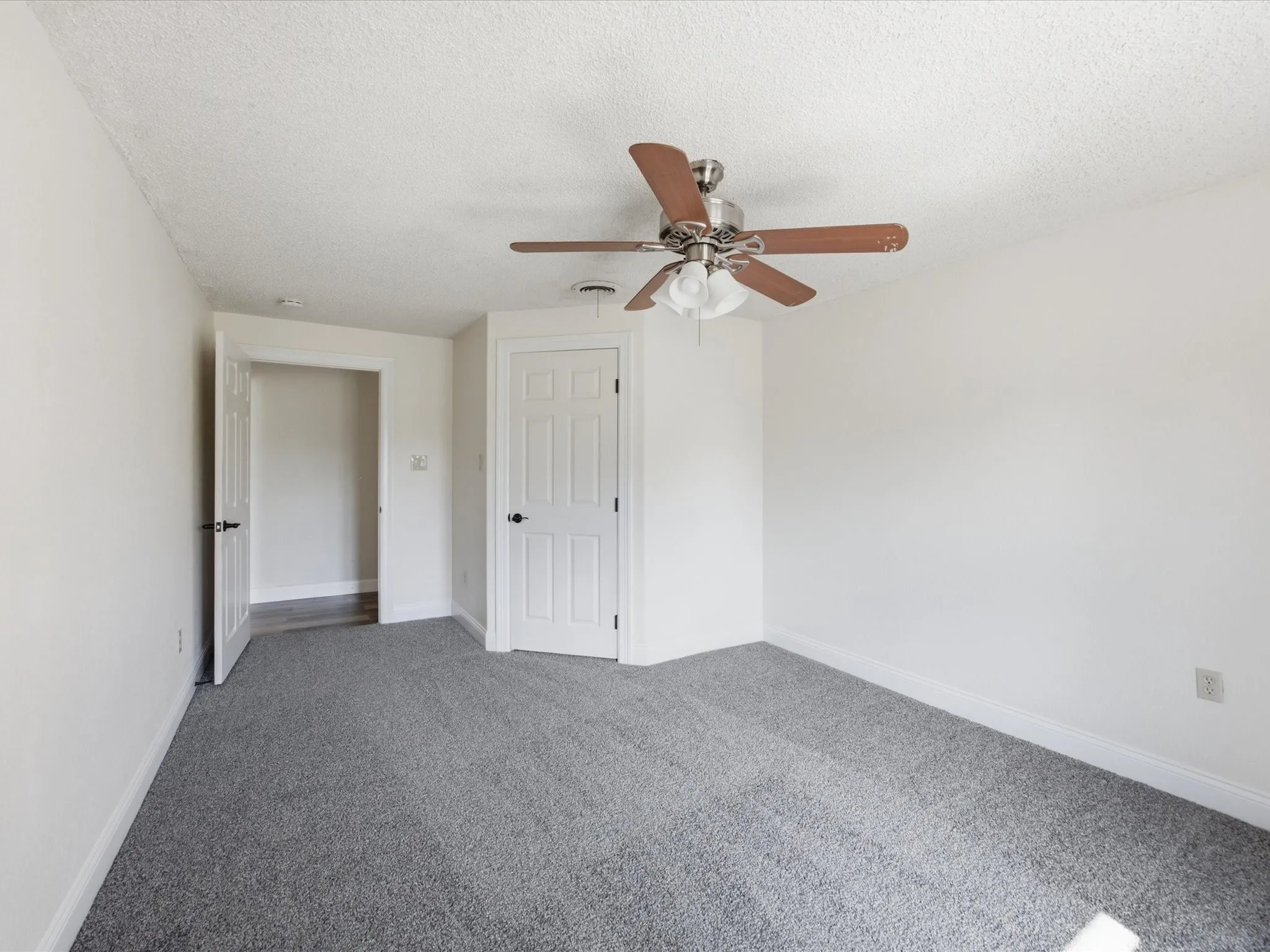 Single Family Residence For Sale in Parker County , 1609 Sweet Springs Road, Weatherford, Texas 76088, 4 Bedroom, 2 Bathroom, 2 Garage spaces, 3,300 Sqft, built in 1968, mls#21316748, Real Estate Agent in Weatherford, Homes For Sale in Parker county, Homes For Sale in Weatherford, Realtor in Weatherford Texas, Real Estate Brokerage Independent Realty Texas, Luminita Cordes Realtor