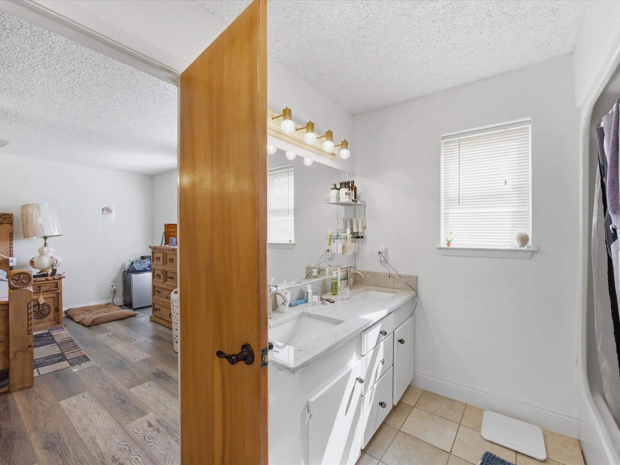 Single Family Residence For Sale in Parker County , 1609 Sweet Springs Road, Weatherford, Texas 76088, 4 Bedroom, 2 Bathroom, 2 Garage spaces, 3,300 Sqft, built in 1968, mls#21316748, Real Estate Agent in Weatherford, Homes For Sale in Parker county, Homes For Sale in Weatherford, Realtor in Weatherford Texas, Real Estate Brokerage Independent Realty Texas, Luminita Cordes Realtor
