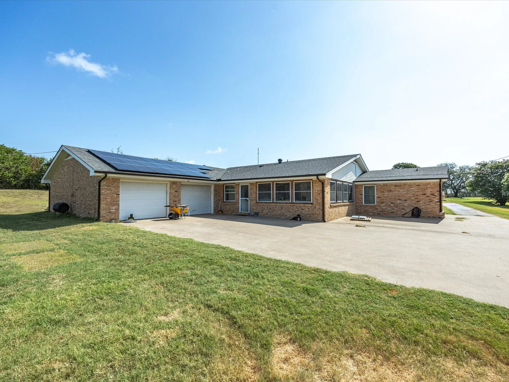 Single Family Residence For Sale in Parker County , 1609 Sweet Springs Road, Weatherford, Texas 76088, 4 Bedroom, 2 Bathroom, 2 Garage spaces, 3,300 Sqft, built in 1968, mls#21316748, Real Estate Agent in Weatherford, Homes For Sale in Parker county, Homes For Sale in Weatherford, Realtor in Weatherford Texas, Real Estate Brokerage Independent Realty Texas, Luminita Cordes Realtor