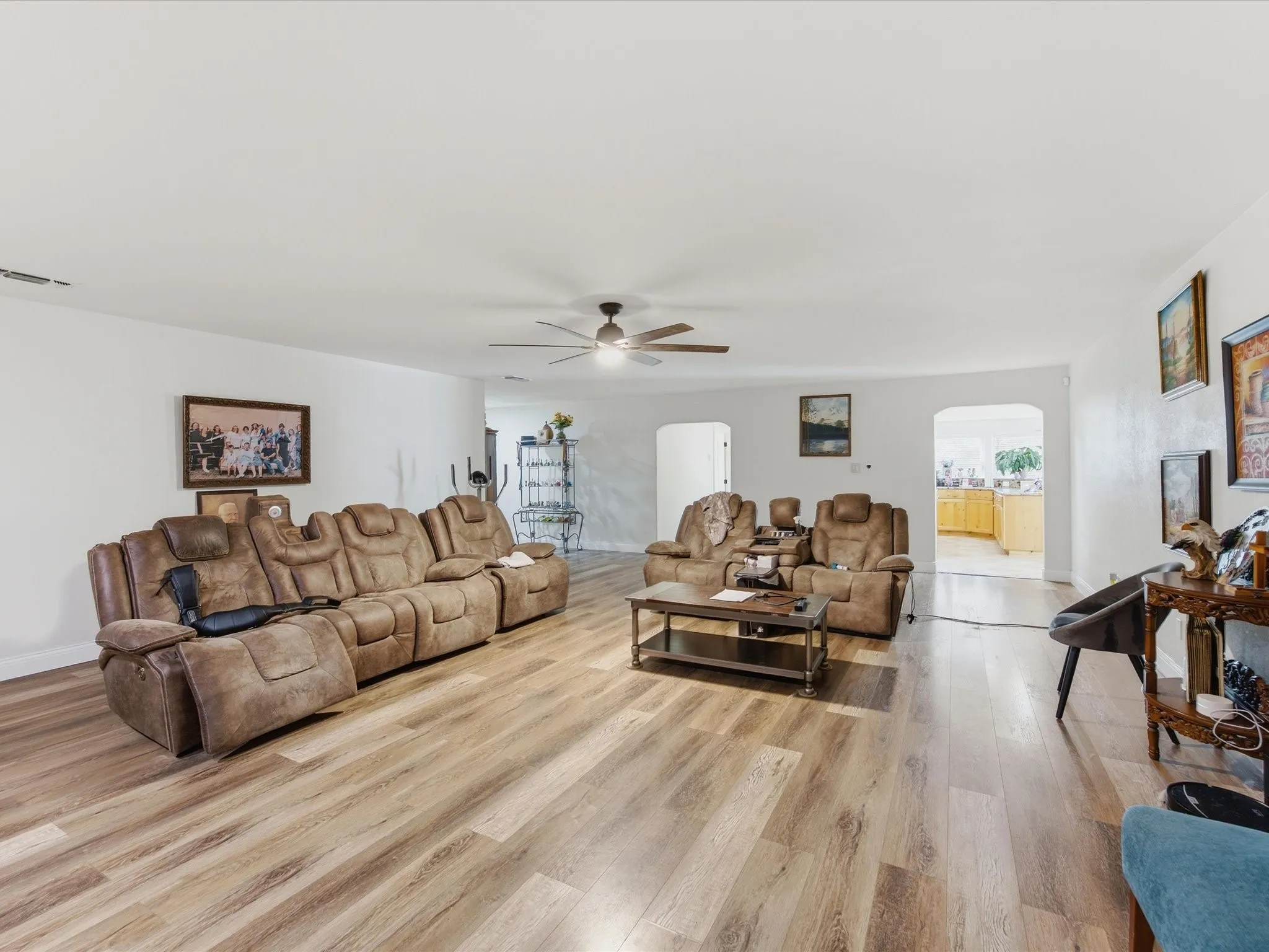 Single Family Residence For Sale in Parker County , 1609 Sweet Springs Road, Weatherford, Texas 76088, 4 Bedroom, 2 Bathroom, 2 Garage spaces, 3,300 Sqft, built in 1968, mls#21316748, Real Estate Agent in Weatherford, Homes For Sale in Parker county, Homes For Sale in Weatherford, Realtor in Weatherford Texas, Real Estate Brokerage Independent Realty Texas, Luminita Cordes Realtor