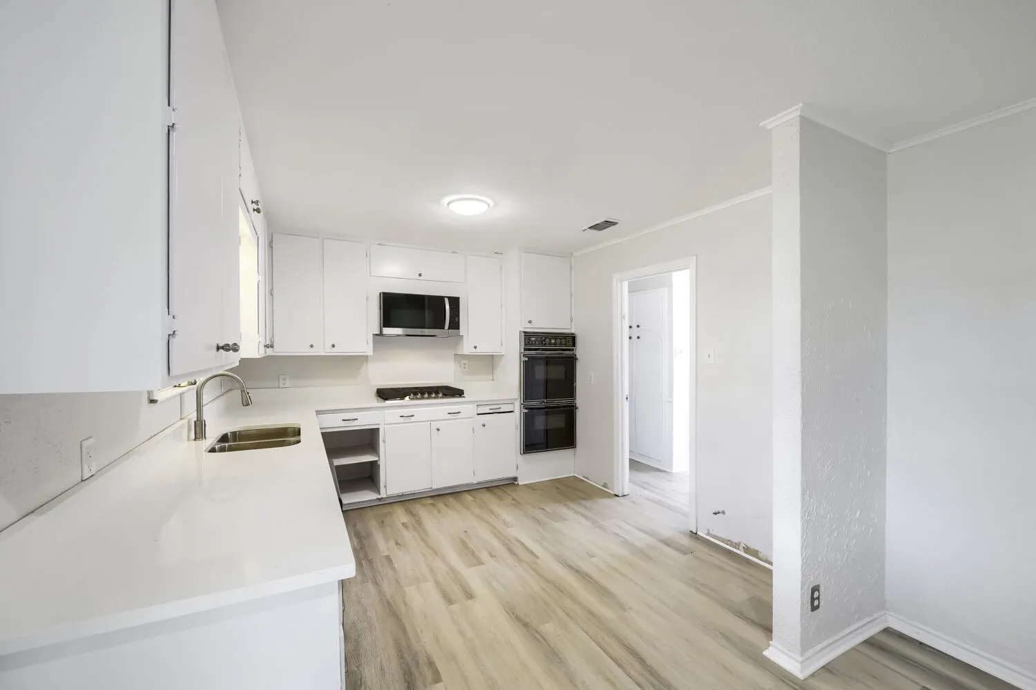 Single Family Residence For Sale in Denton County , 419 Allen Drive, Justin, Texas 76247, 3 Bedroom, 3 Bathroom, 1 Garage spaces, 2,095 Sqft, built in 1963, mls#21199989, Real Estate Agent in Justin, Homes For Sale in Denton county, Homes For Sale in Justin, Realtor in Justin Texas, Real Estate Brokerage Independent Realty Texas, Luminita Cordes Realtor