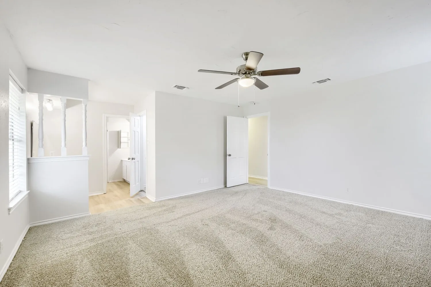 Single Family Residence For Sale in Denton County , 419 Allen Drive, Justin, Texas 76247, 3 Bedroom, 3 Bathroom, 1 Garage spaces, 2,095 Sqft, built in 1963, mls#21199989, Real Estate Agent in Justin, Homes For Sale in Denton county, Homes For Sale in Justin, Realtor in Justin Texas, Real Estate Brokerage Independent Realty Texas, Luminita Cordes Realtor
